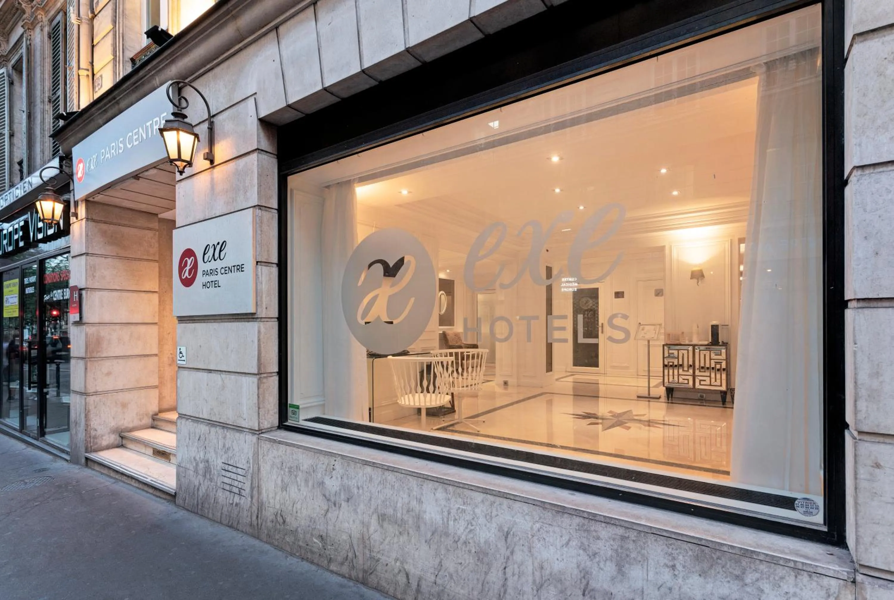 Facade/entrance in Exe Paris Centre