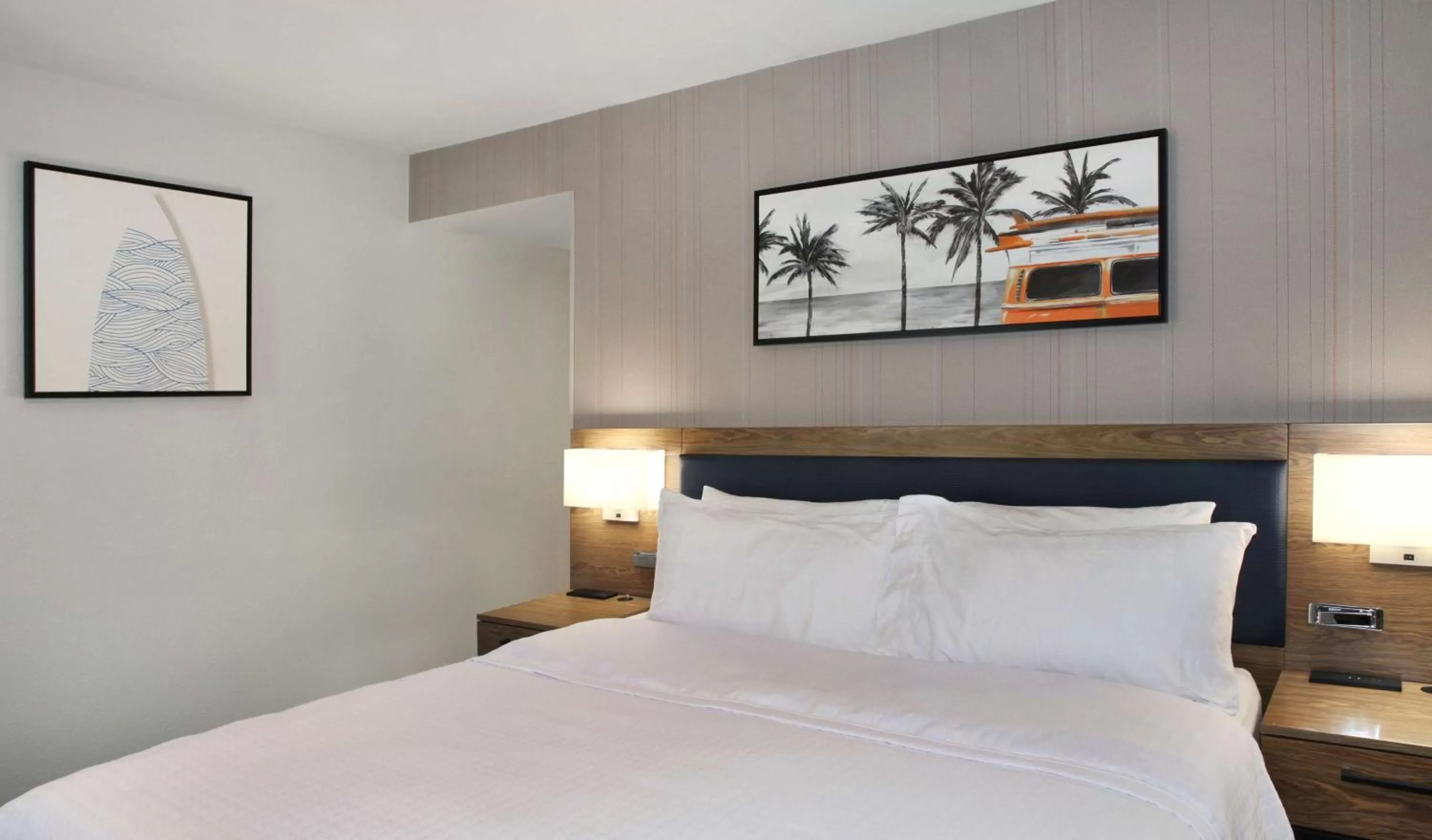 Bed in Homewood Suites By Hilton San Diego Central