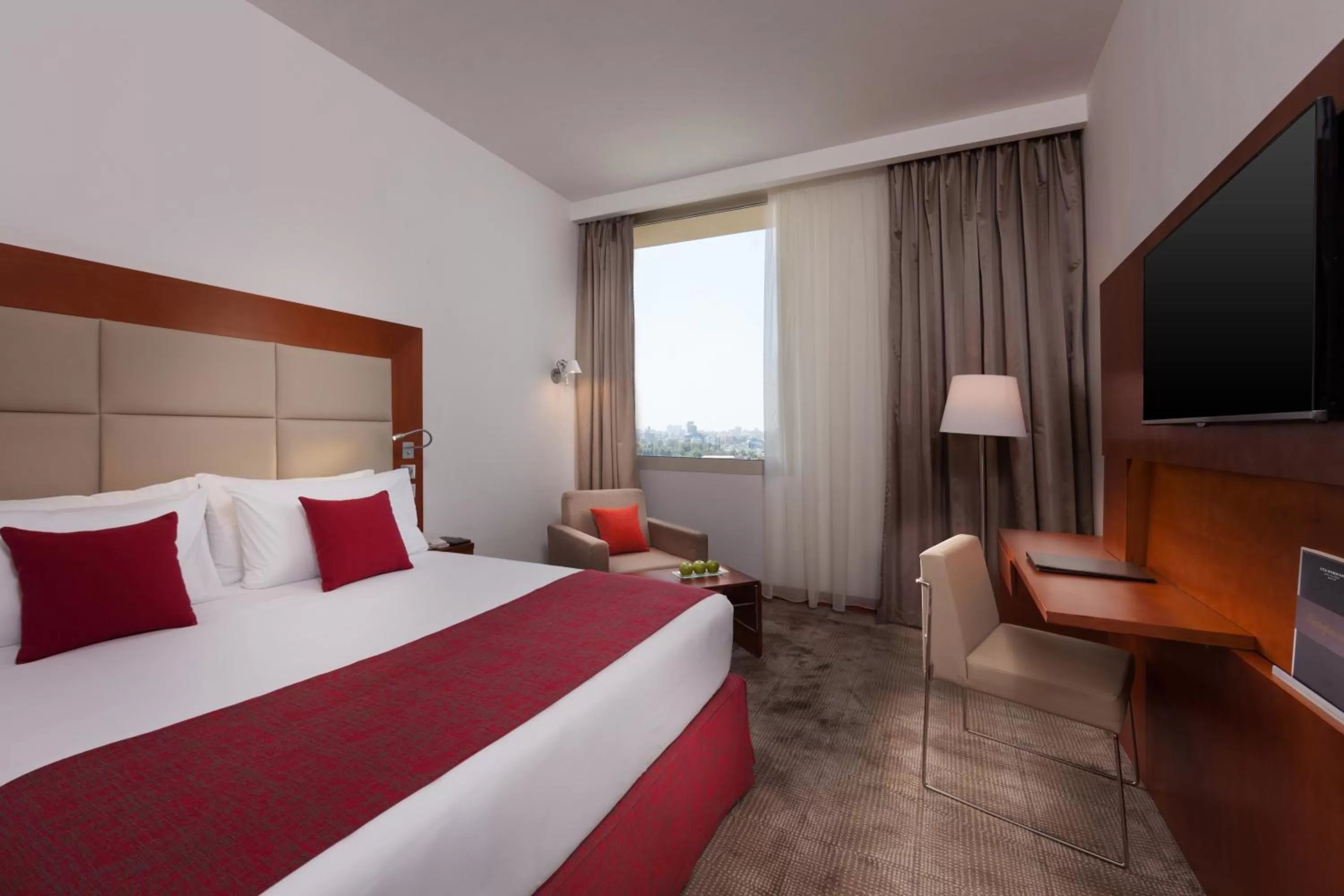 Bedroom, Bed in Steigenberger Hotel El Tahrir Cairo