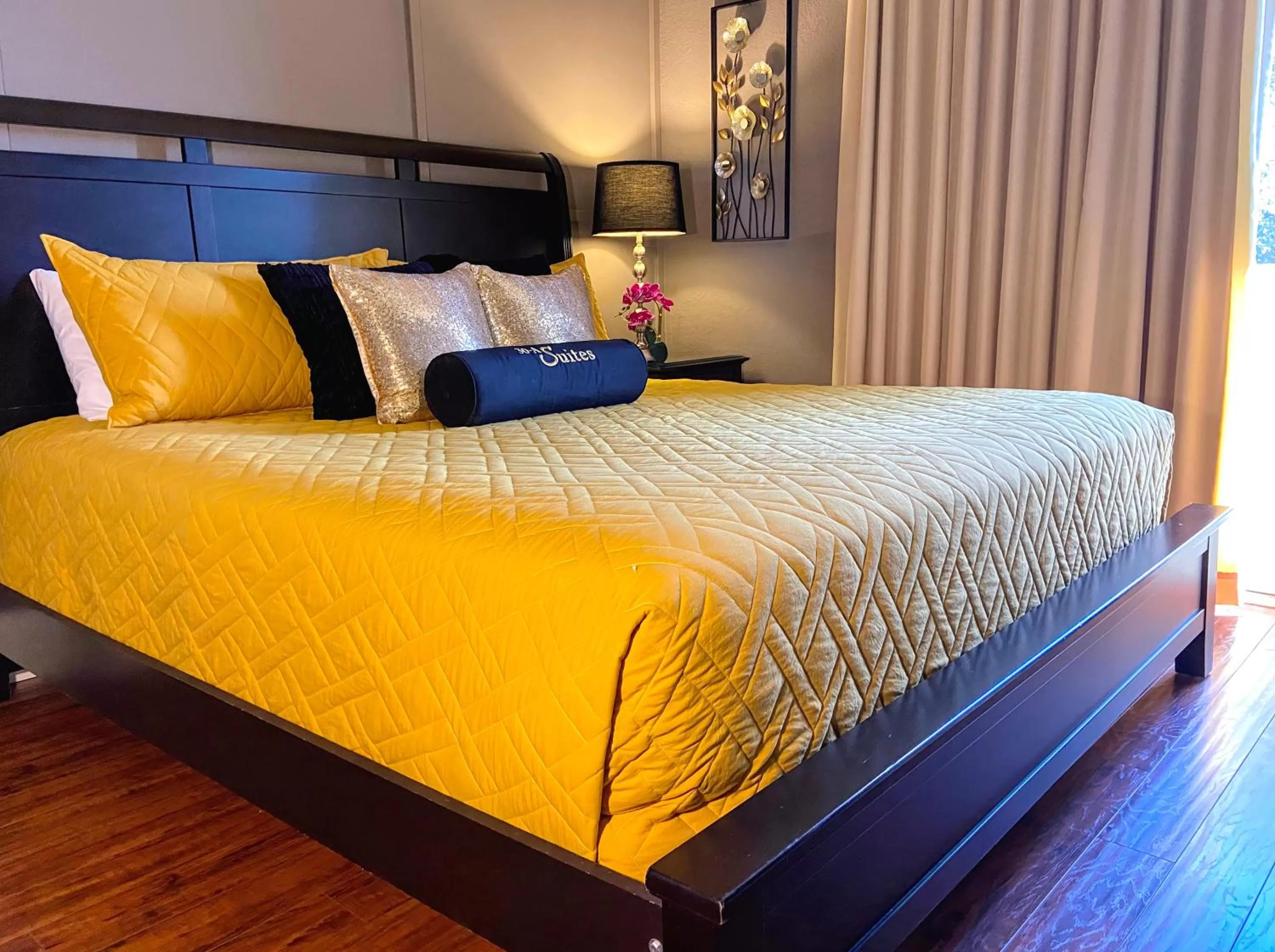 King Suite with Sofa Bed in 30-A Inn & Suites