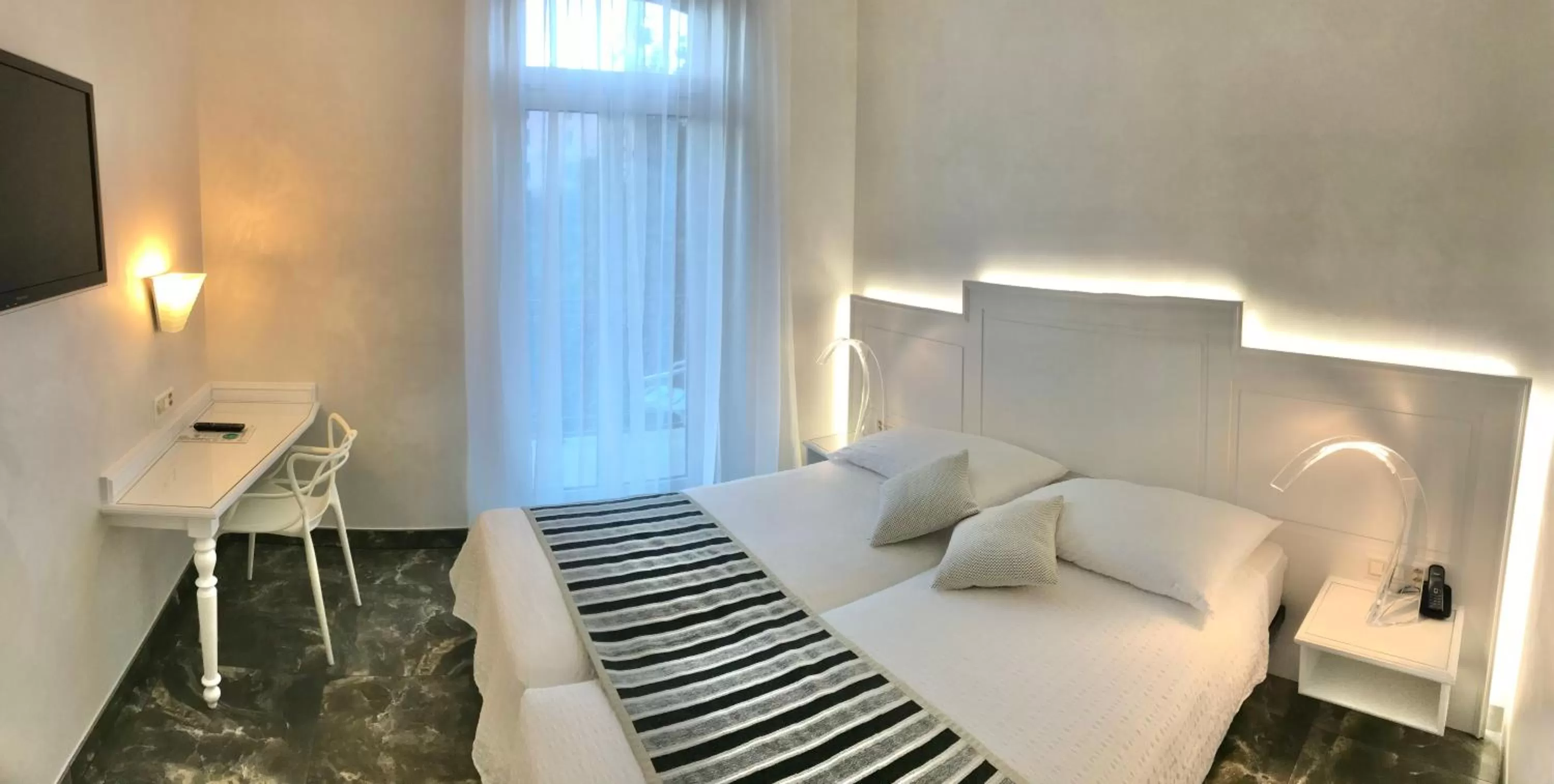 Bed in Continental Parkhotel