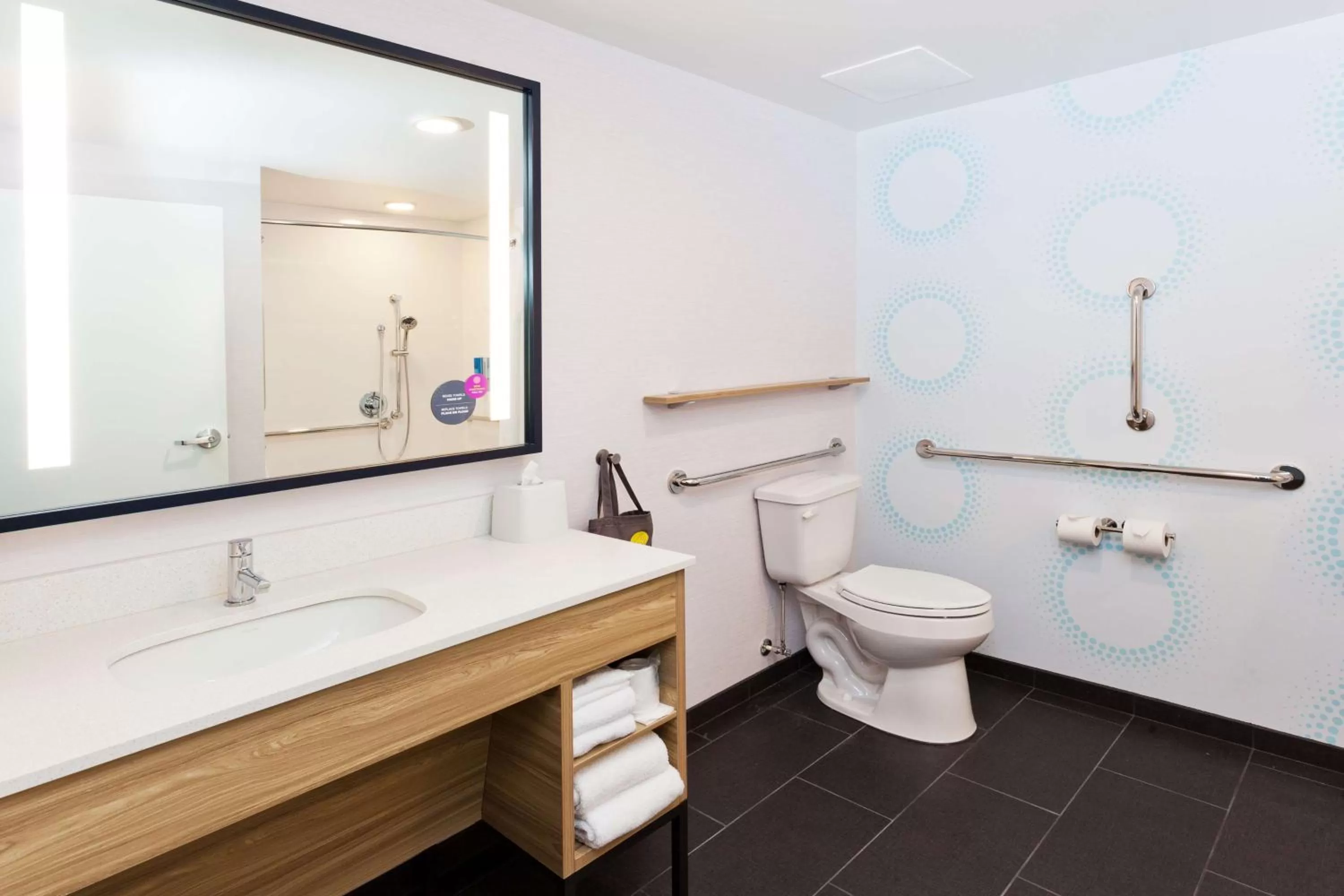 Bathroom in Tru By Hilton Prattville