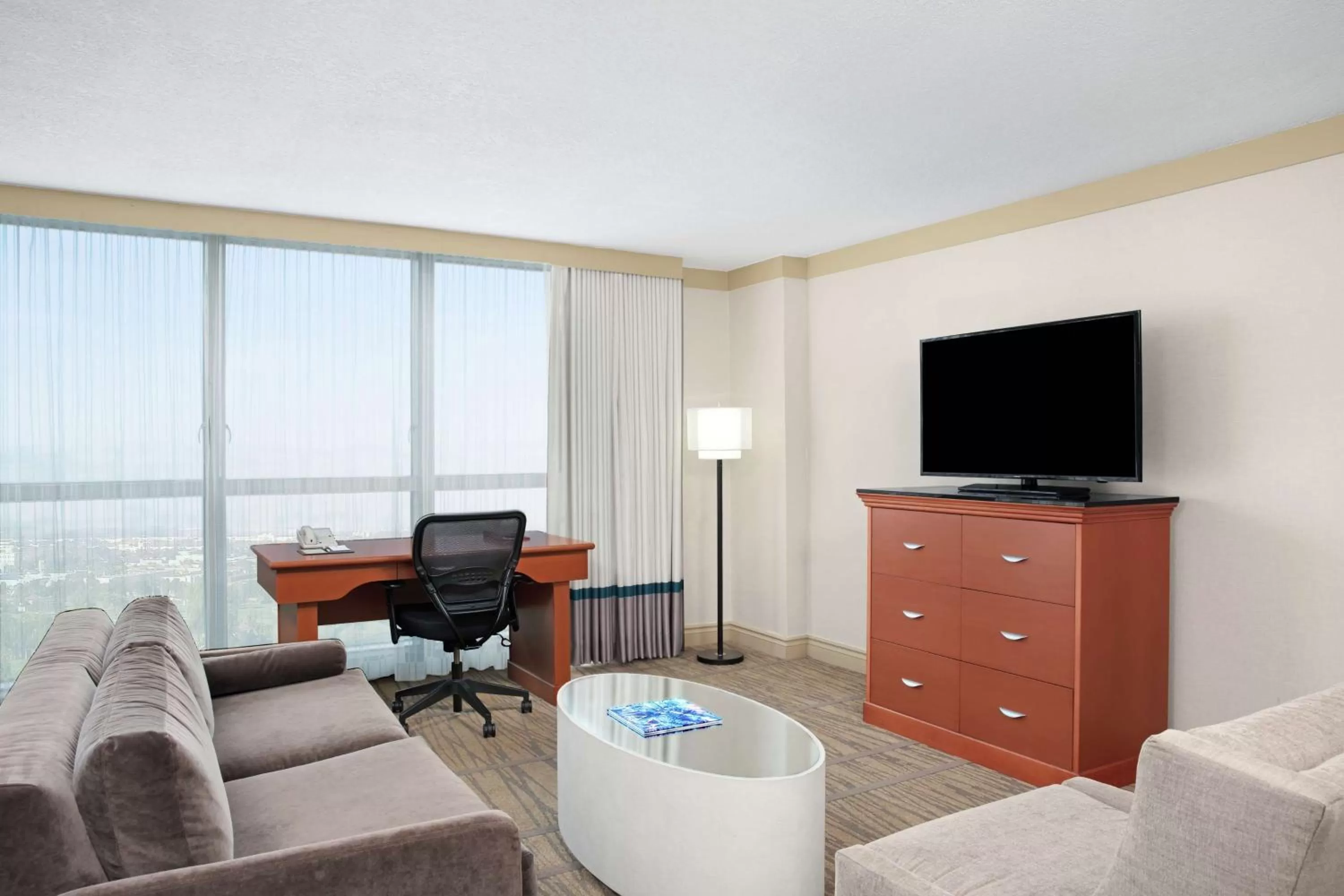 Bedroom in DoubleTree by Hilton Hotel Miami Airport & Convention Center