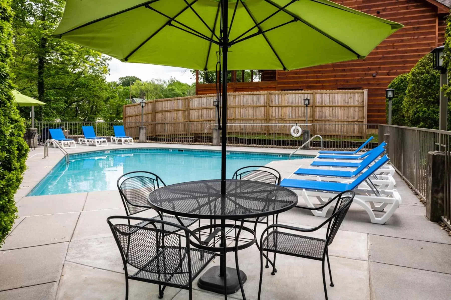 Swimming pool in Twin Mountain Inn & Suites