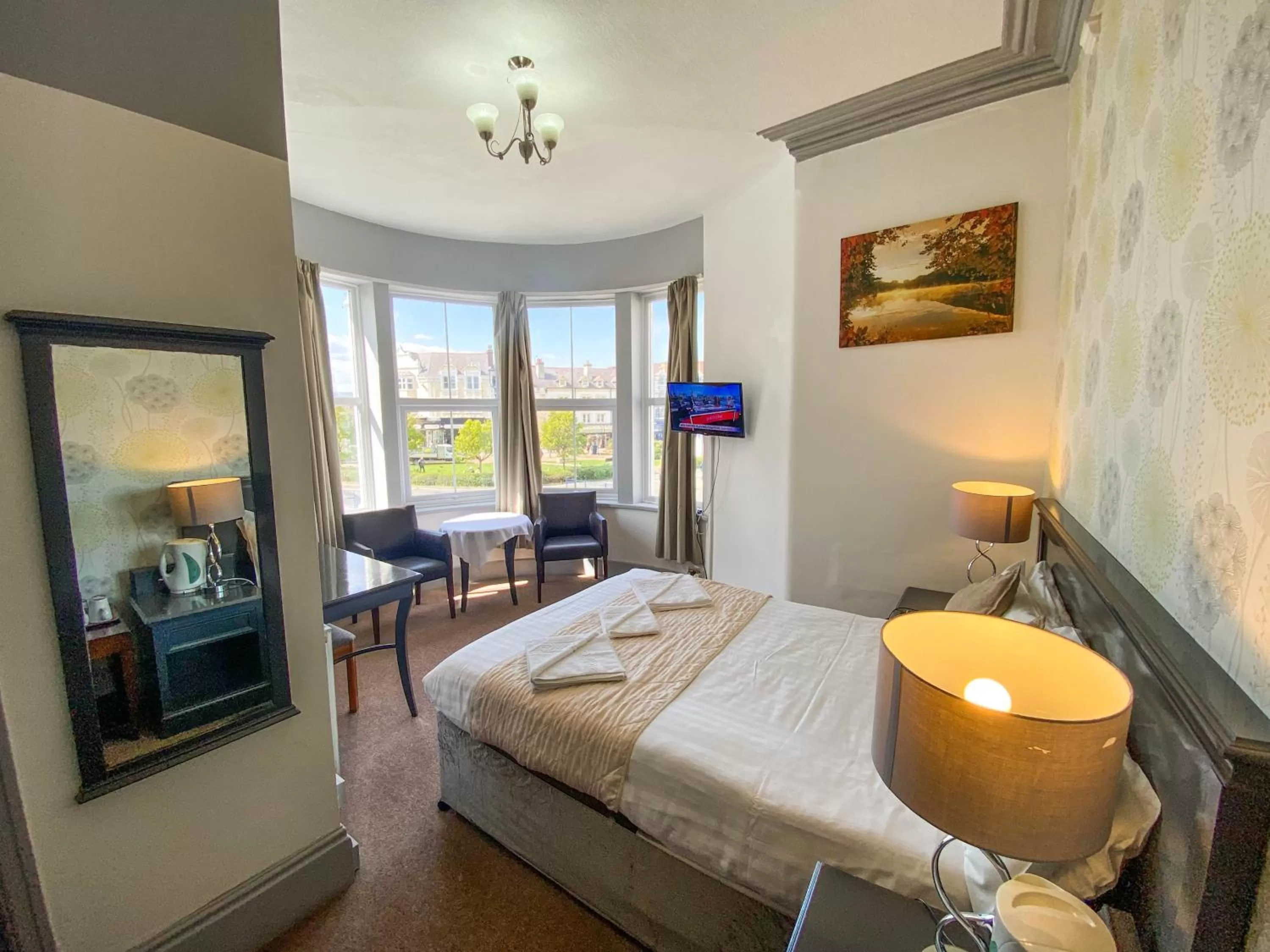 Bed in The Broadway Hotel