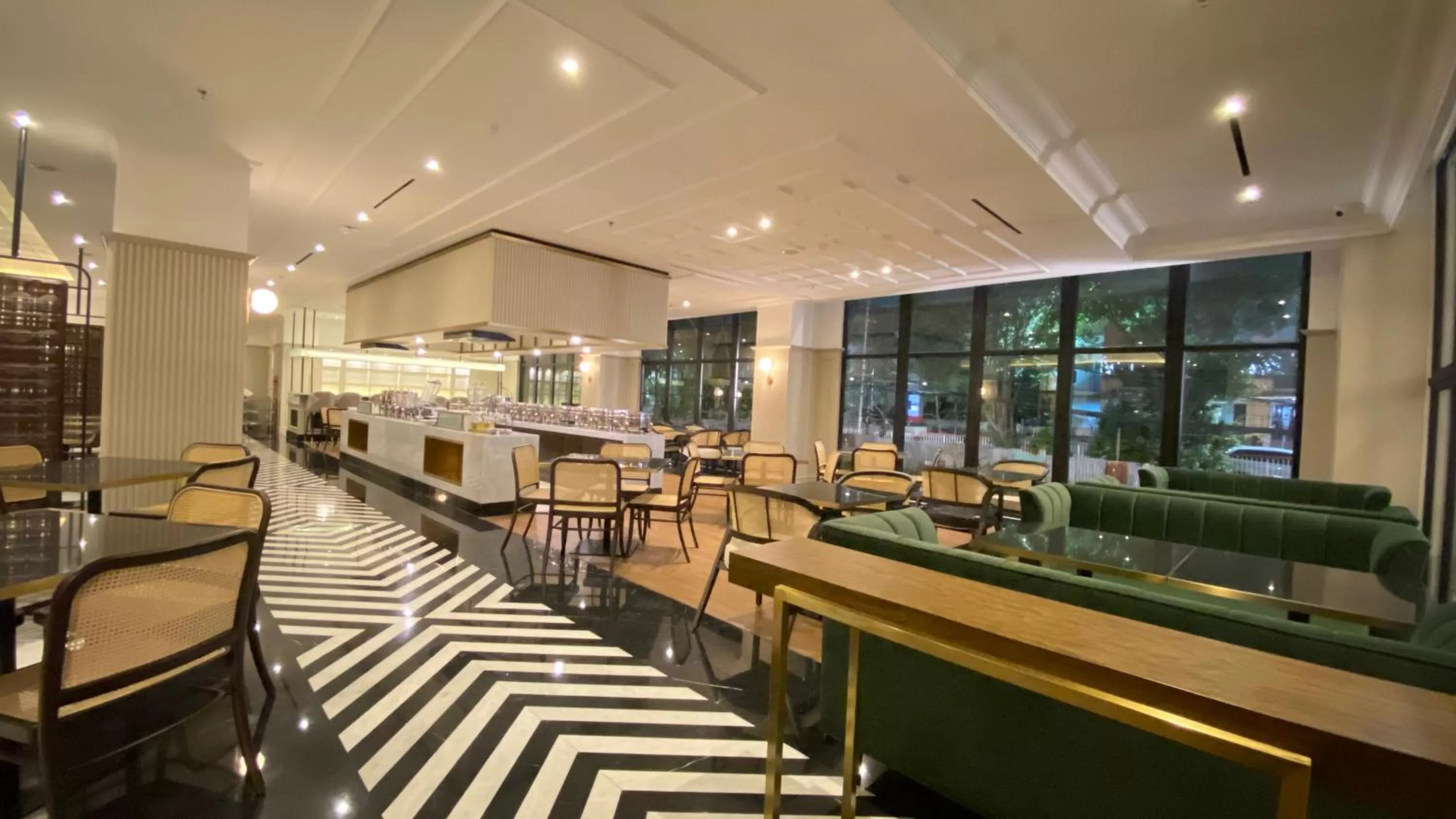 Restaurant/Places to Eat in Maia Hotel Jakarta