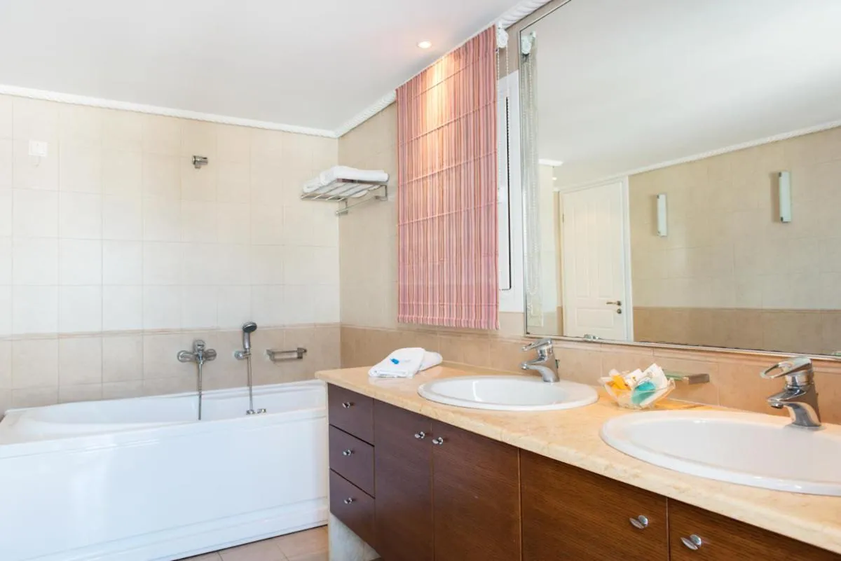 Poseidon Hotel Suites