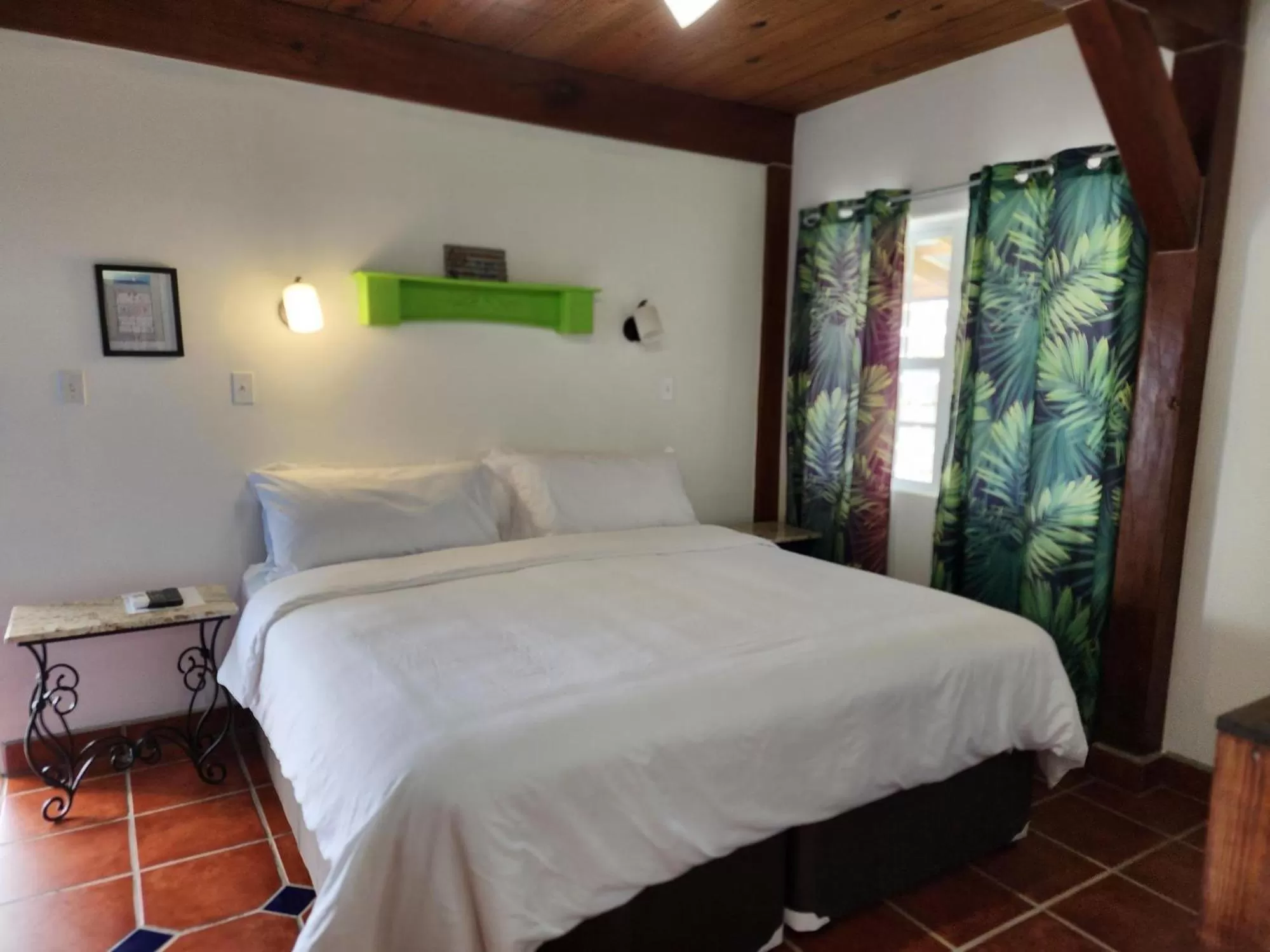 Swimming pool, Bed in The BNB on Triggerfish Close to the airport