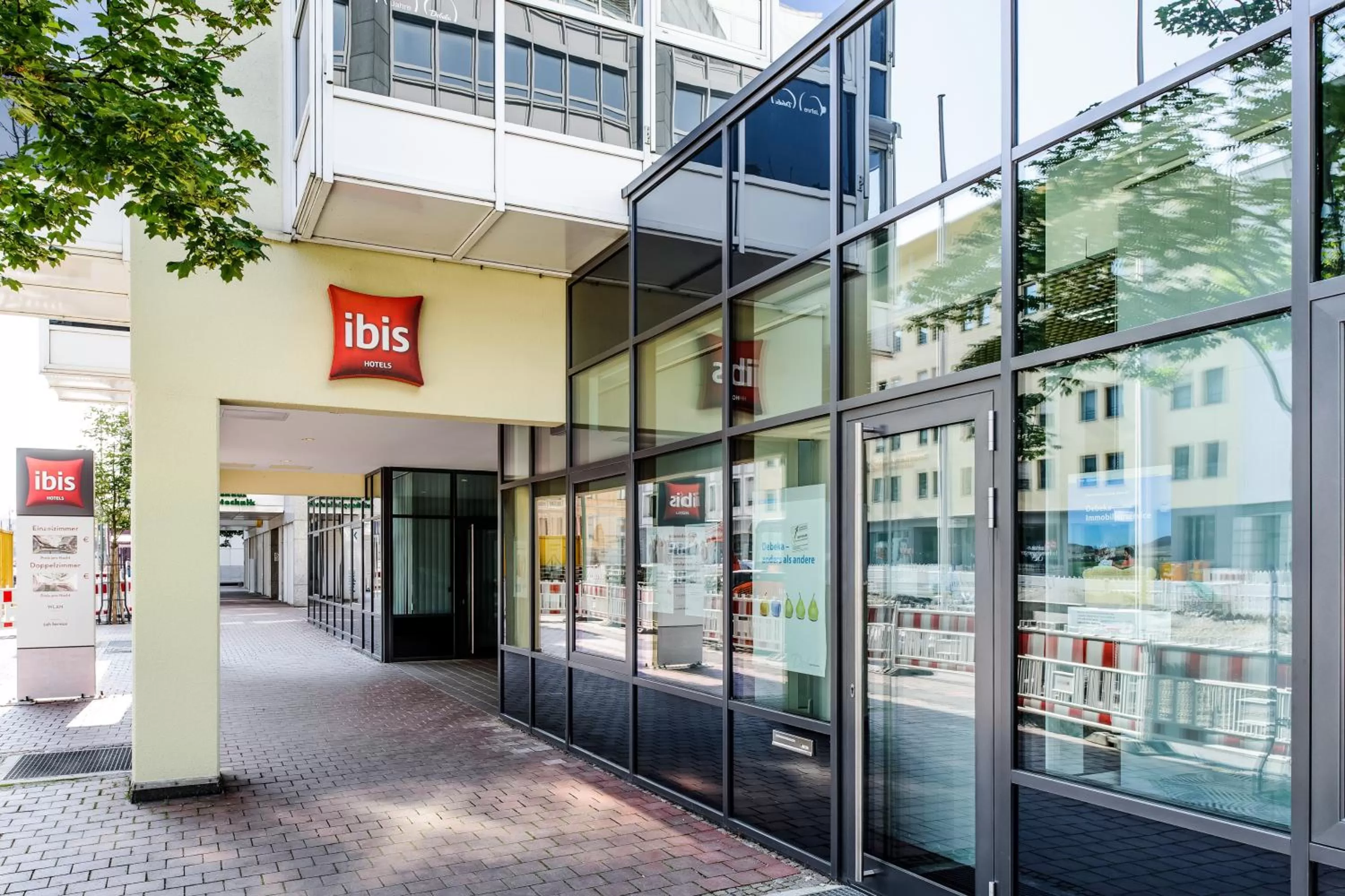 Facade/entrance in ibis Augsburg Hauptbahnhof