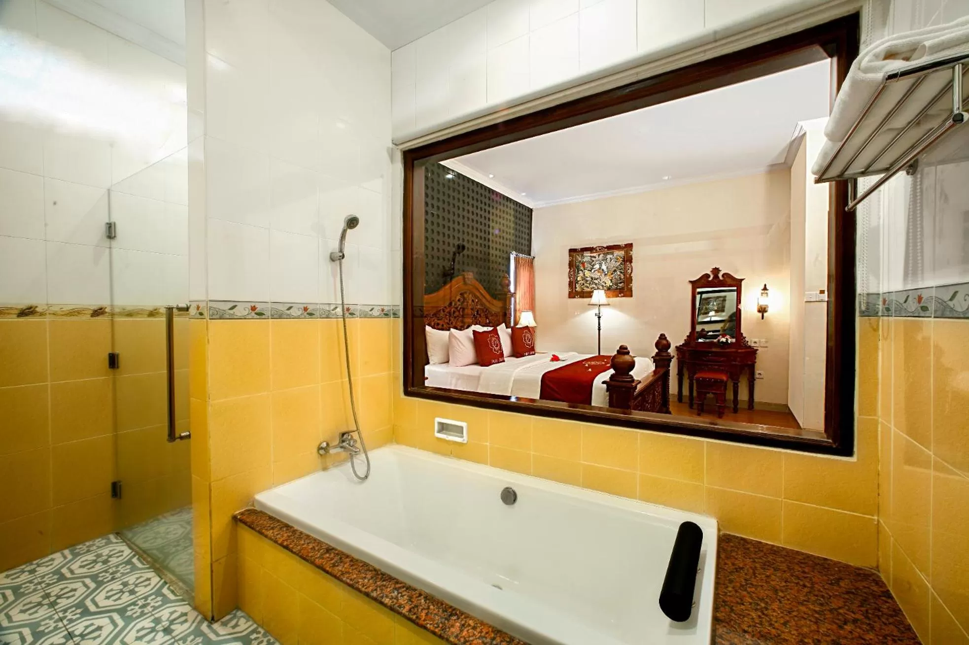 Bathroom, Bed in Puri Saron Hotel Baruna Beach Lovina