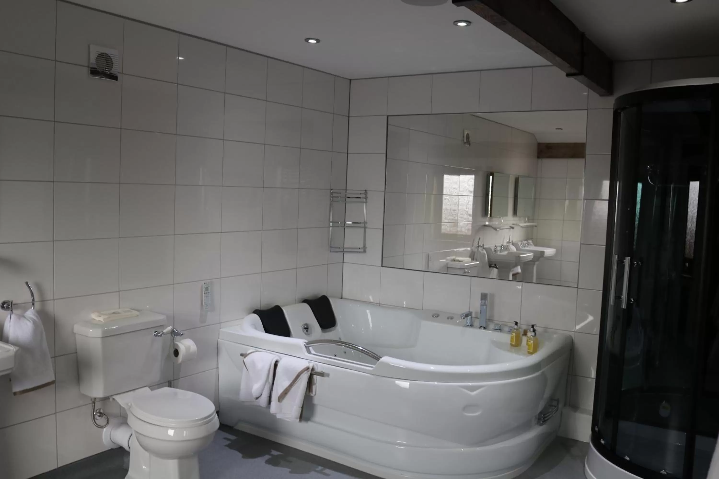 Toilet, Bathroom in South Causey Inn