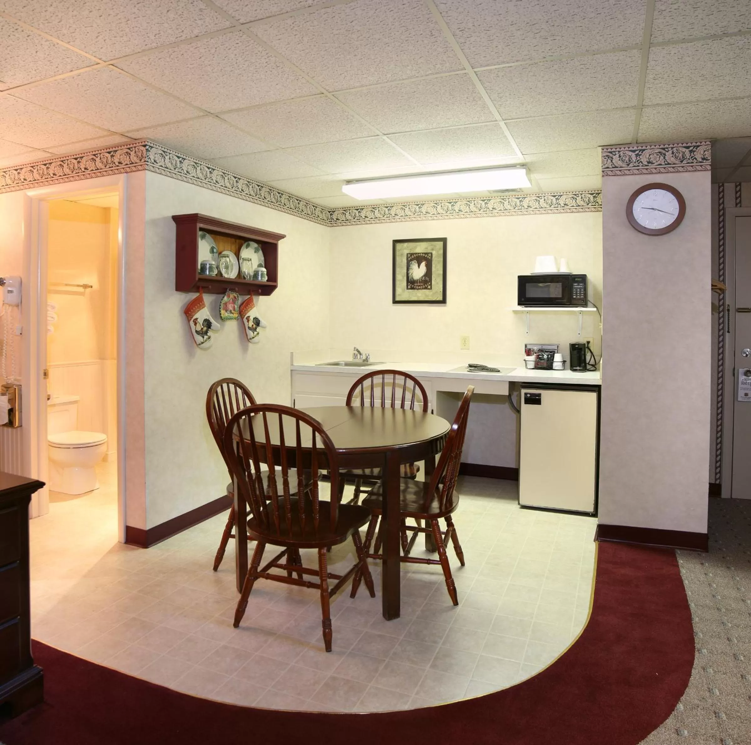 Kitchen or kitchenette in Bird-in-Hand Family Inn