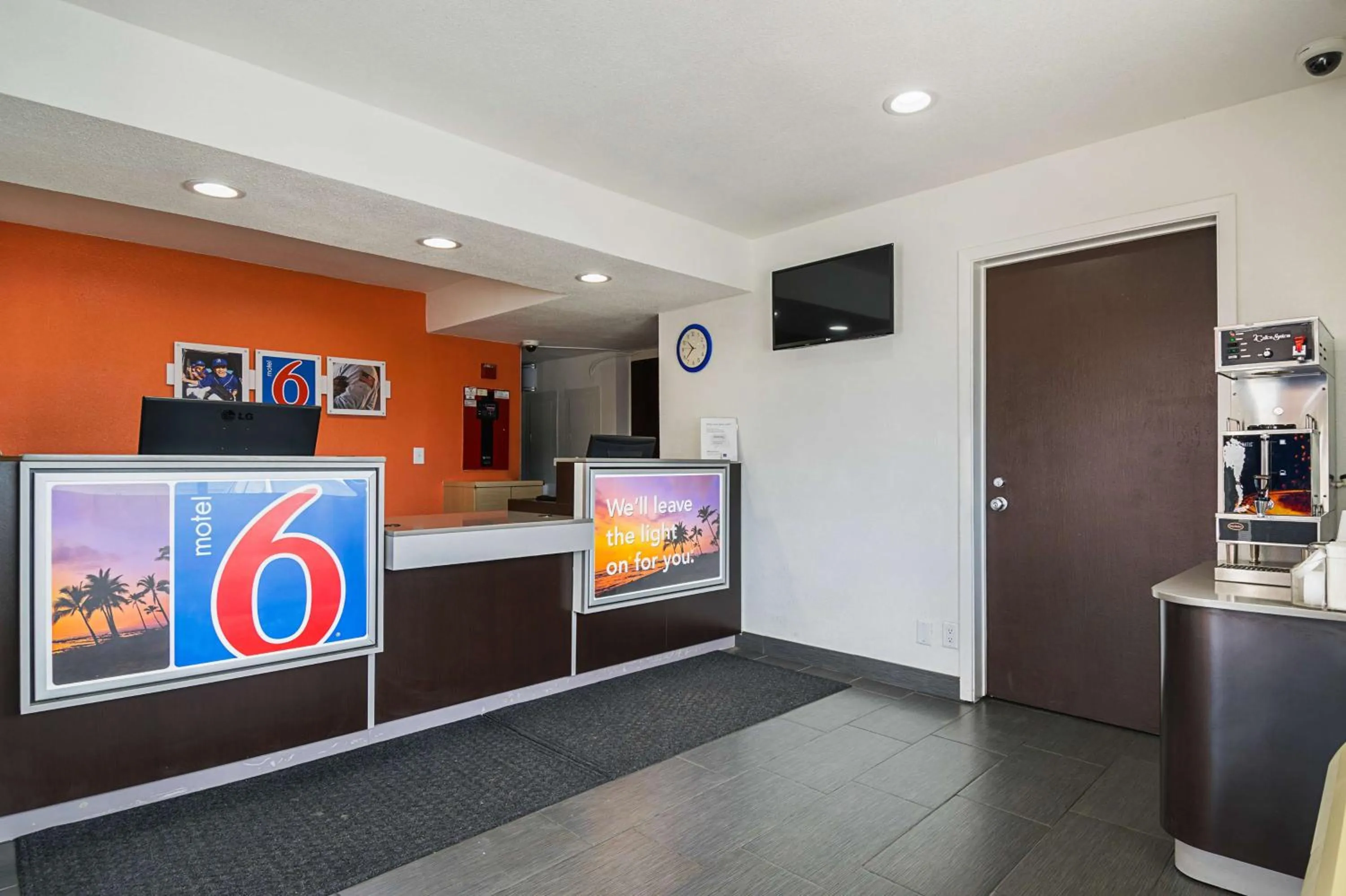 Lobby or reception in Motel 6 Lost Hills / Buttonwillow Racetrack