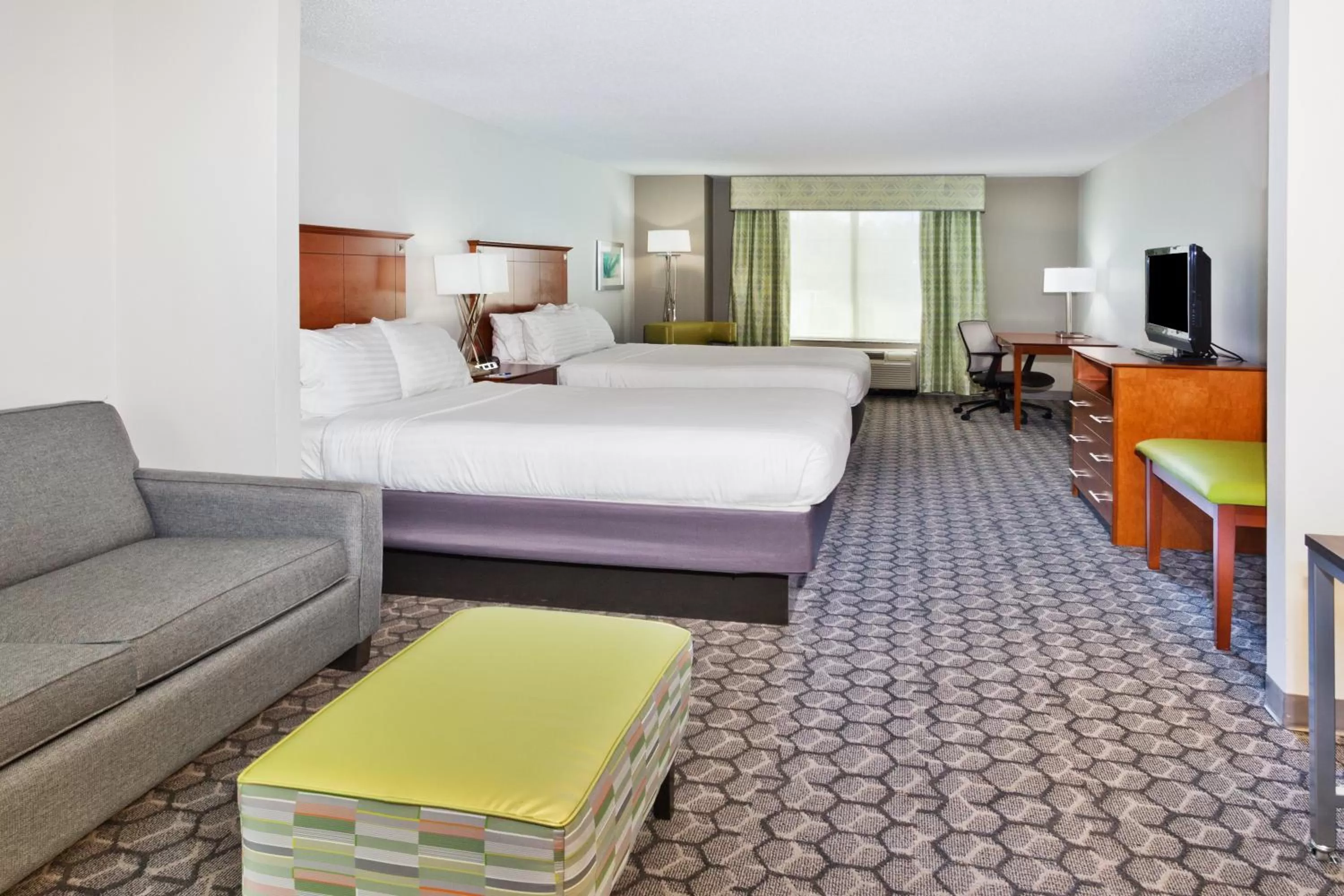 Photo of the whole room, Bed in Holiday Inn Express Phenix City-Fort Benning by IHG