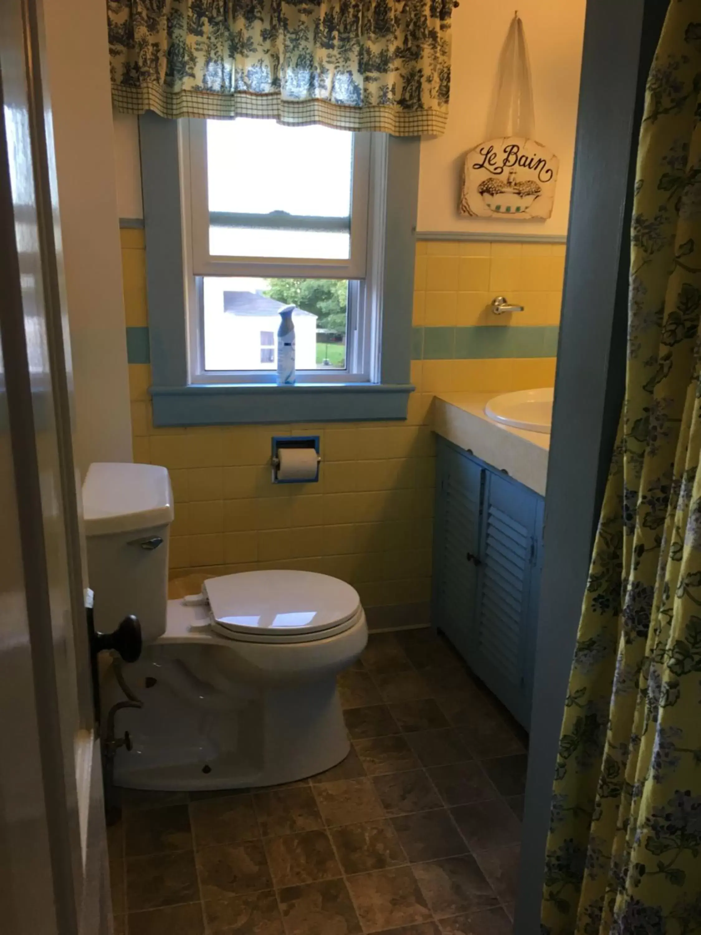 Deluxe Queen Suite in Claddagh Motel & Suites Deluxe Queen Suite in Claddagh Motel & Suites