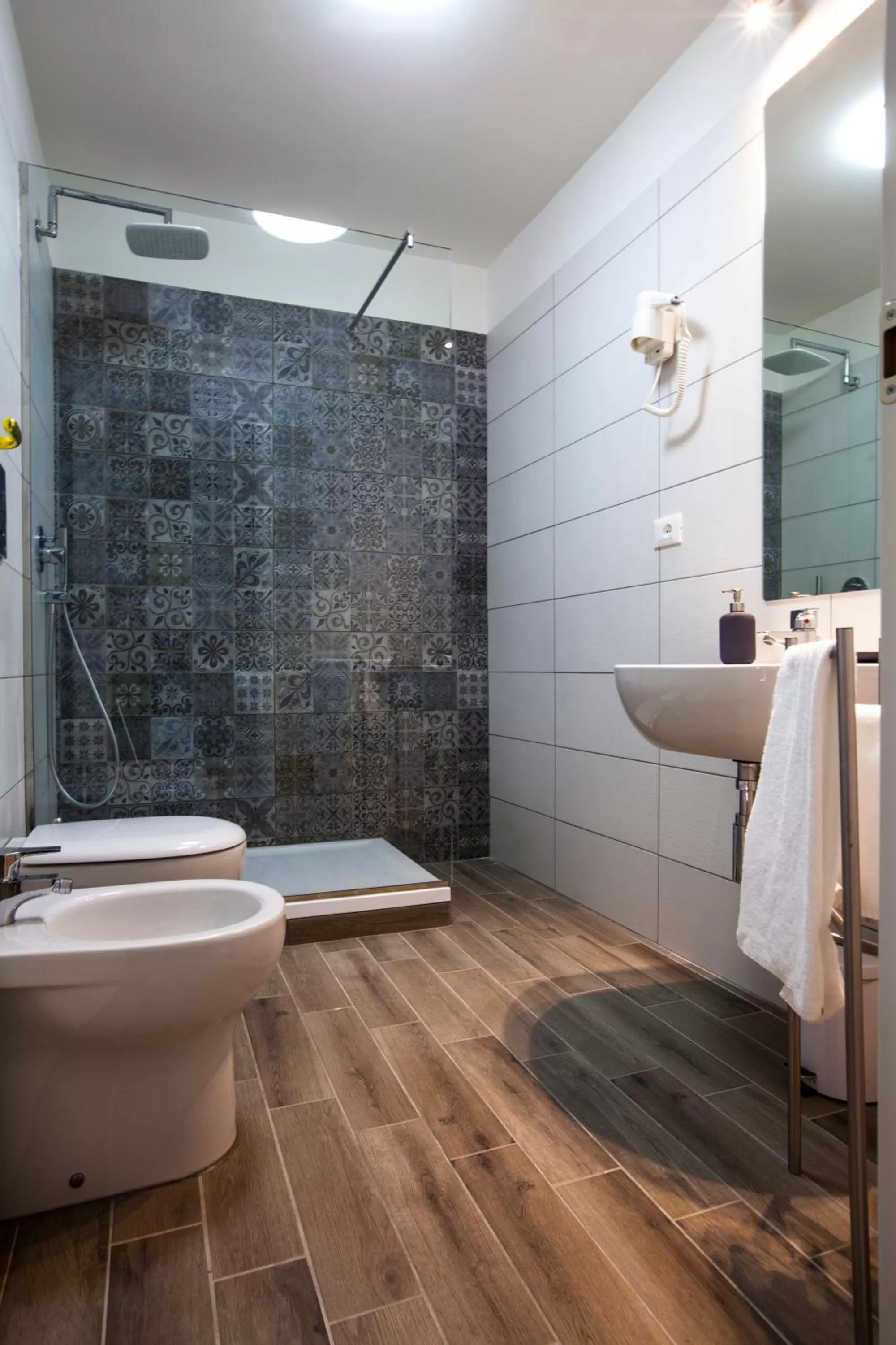 Bathroom in Un Attimo A Roma B&B