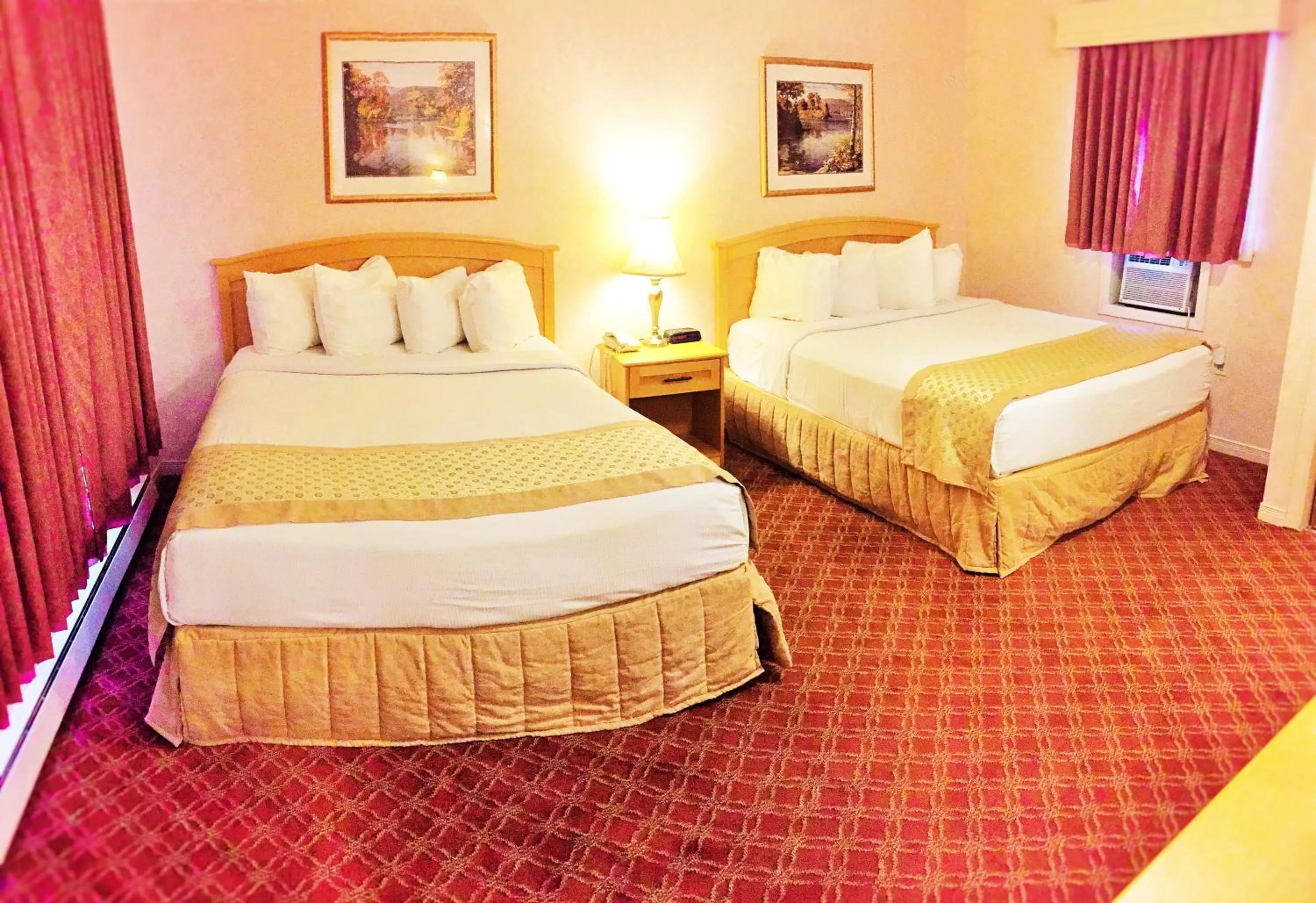 Bedroom, Bed in Sword Inn Bancroft