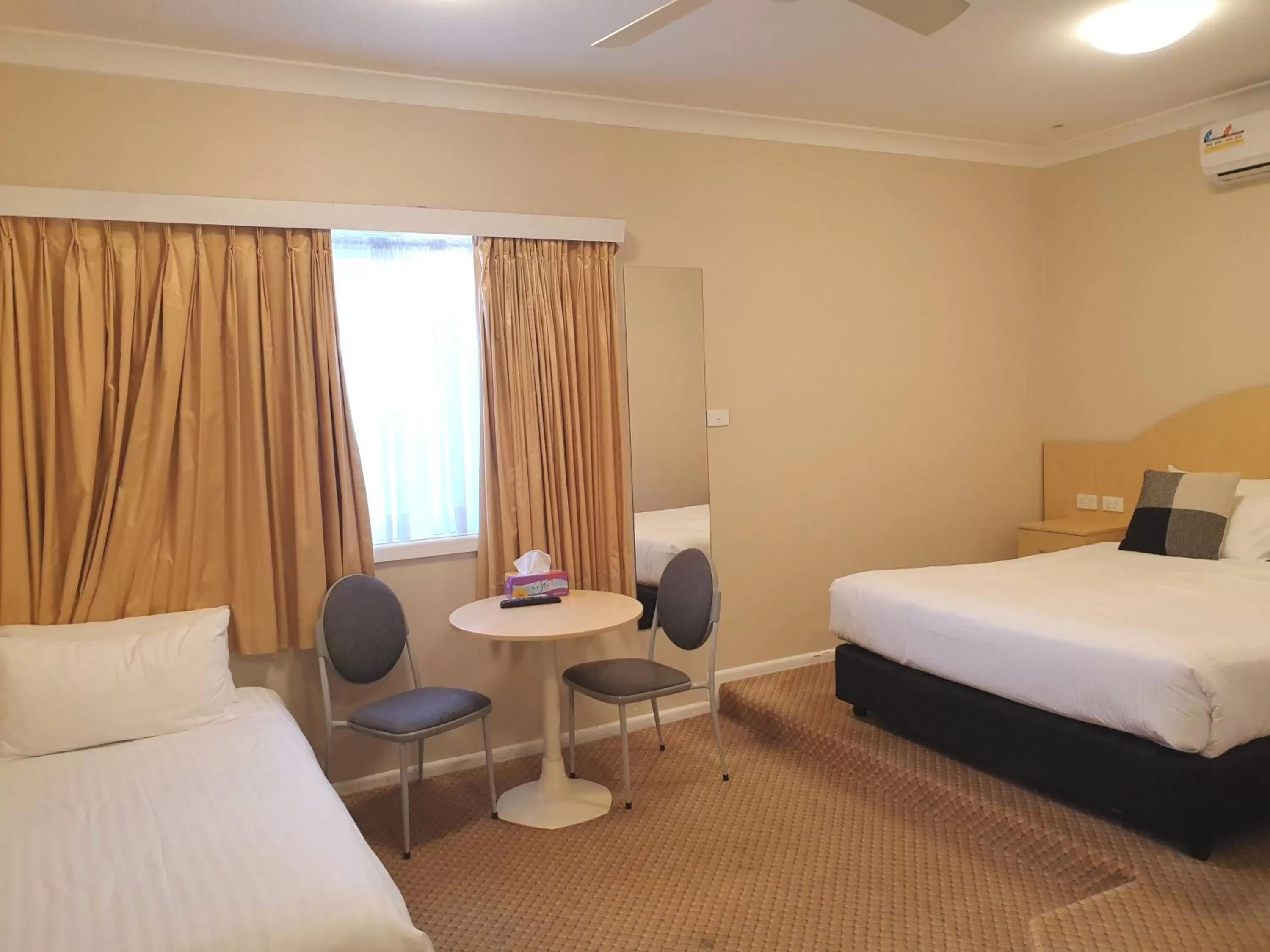 Double or Twin Room in Blue Mountains Heritage Motel