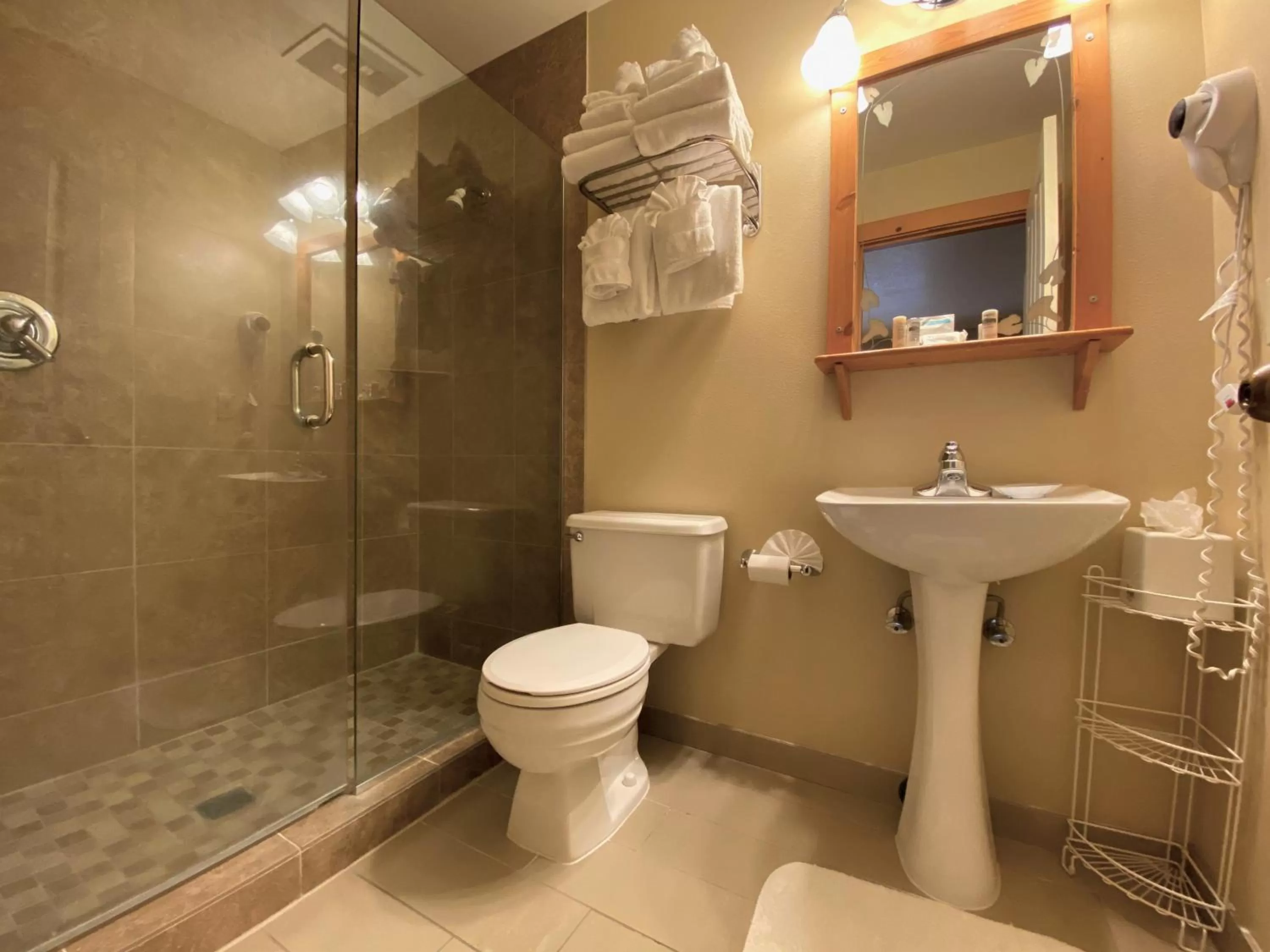 Shower in Lighthouse Inn