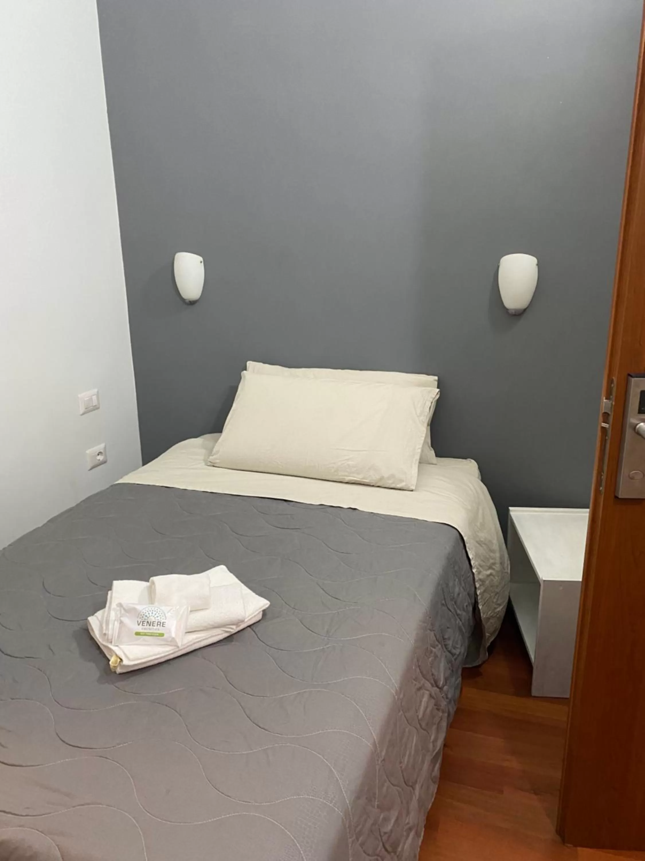 Bed in AmareRomaRooms