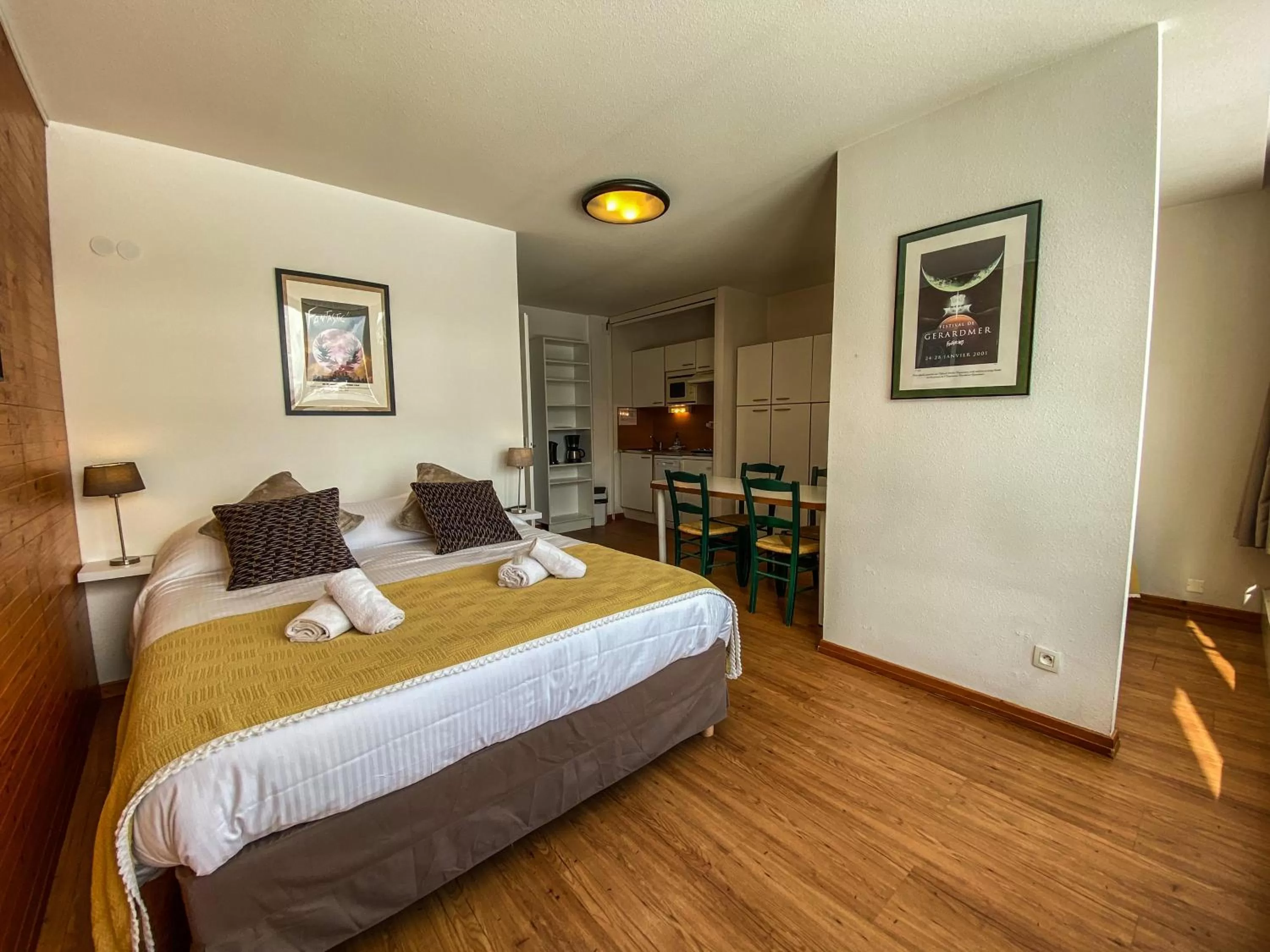 Bed in Appart'Hôtel LIDO au bord de l'eau