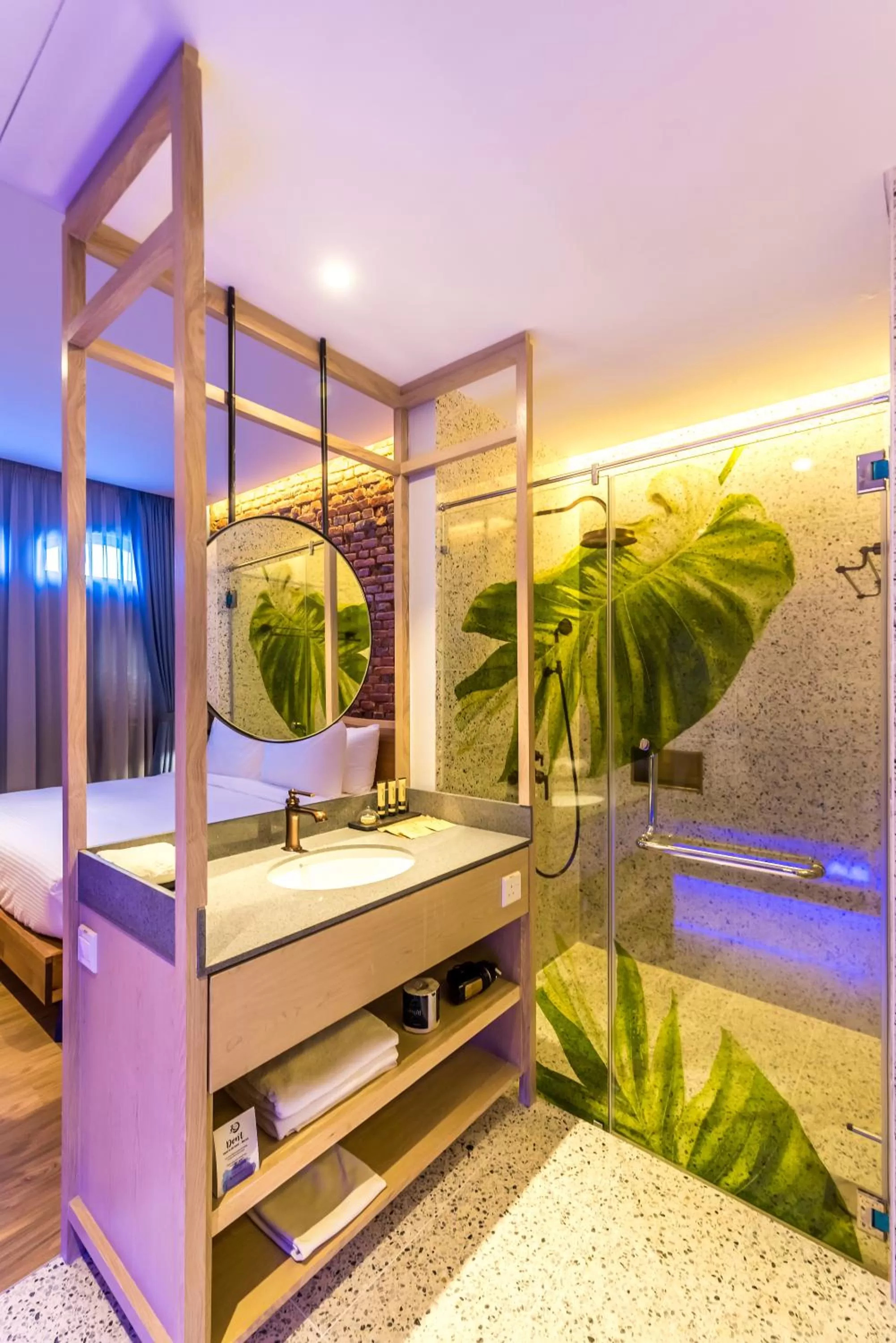 Bathroom, Bed in Tien Terrace Macalister