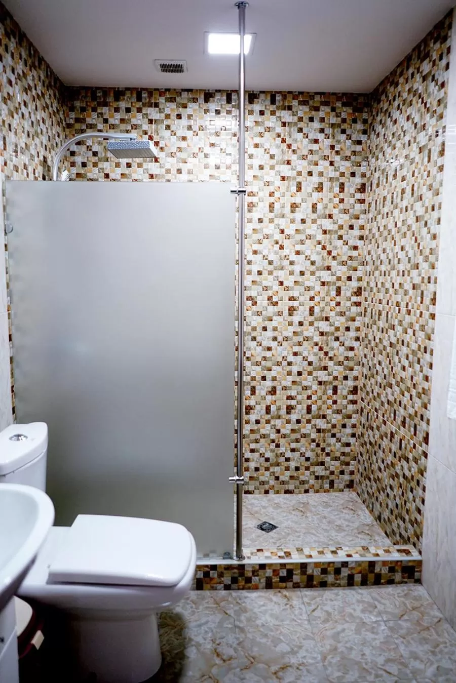 Bathroom in Elkoaparthotel