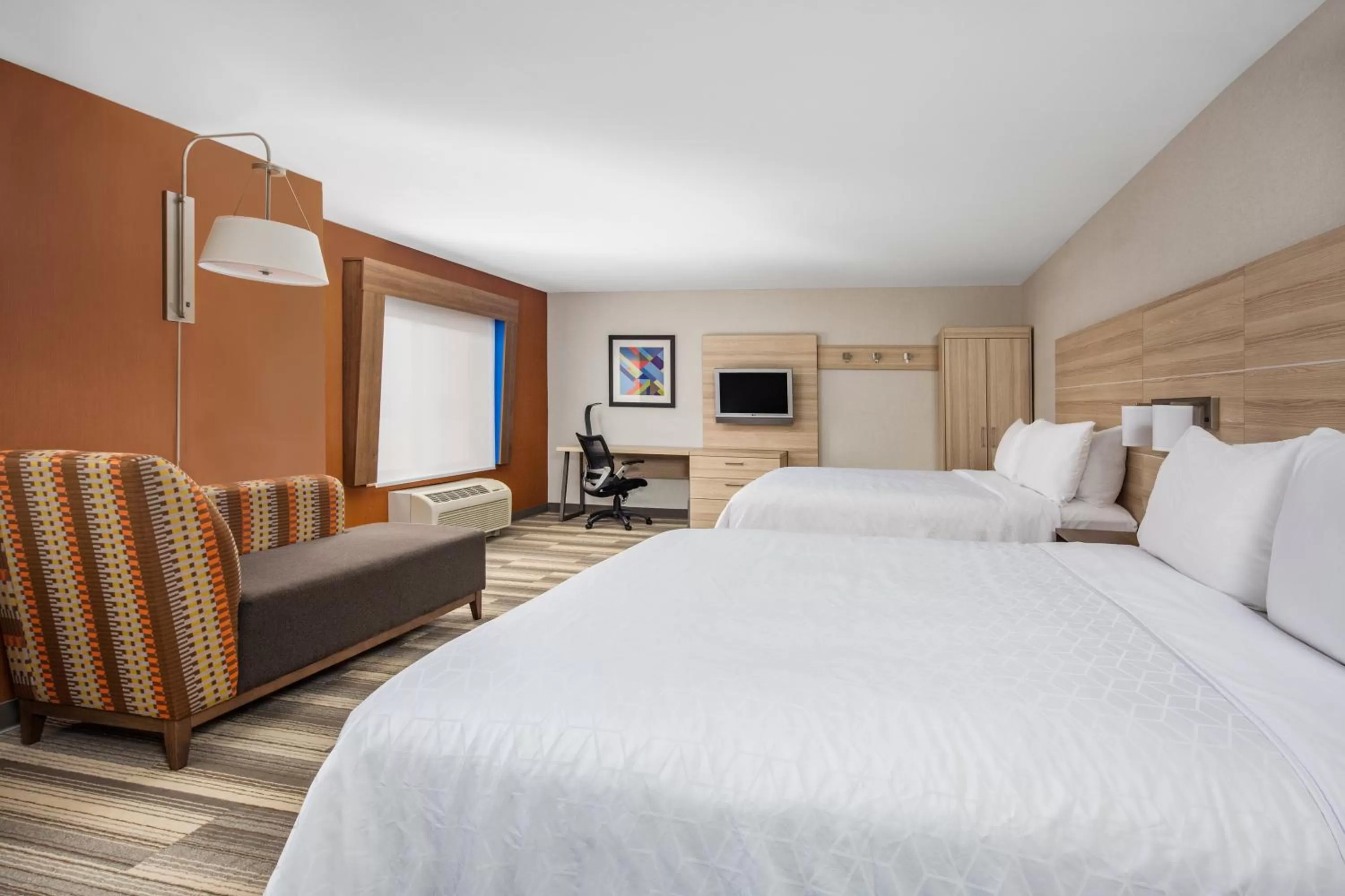 Photo of the whole room, Bed in Holiday Inn Express Ontario by IHG