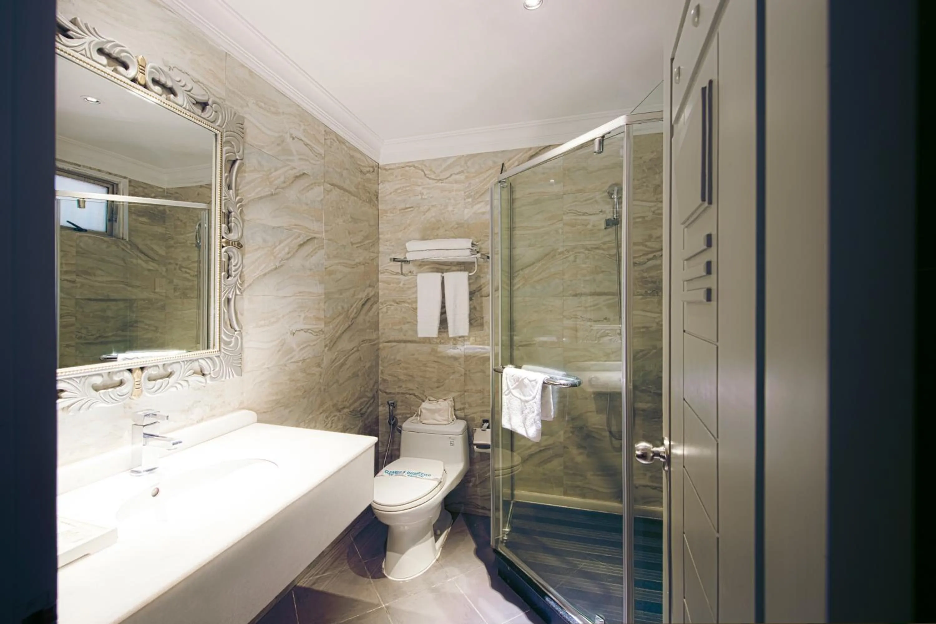 Shower in A&EM - The Petit Hotel