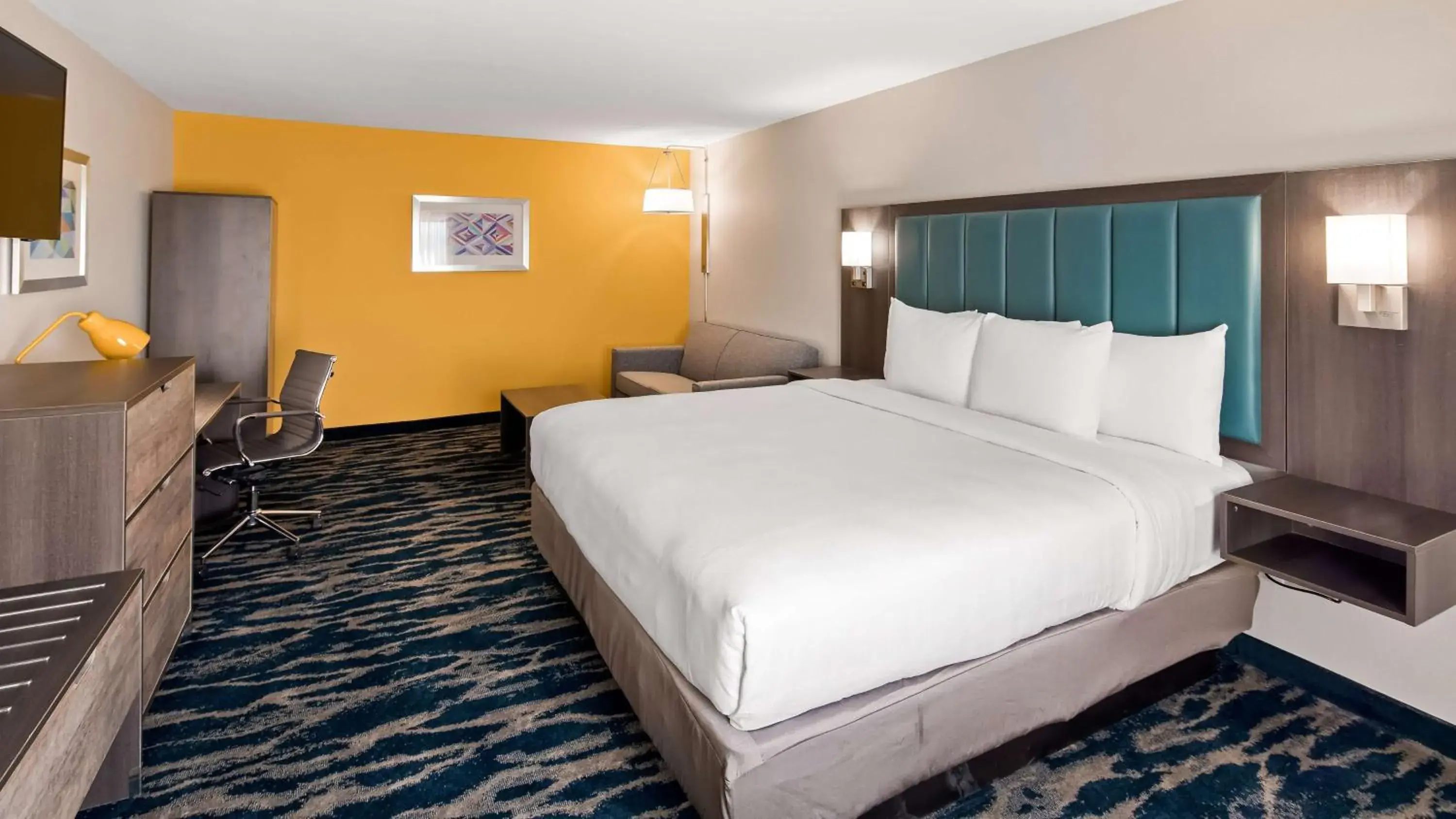 King Suite with Roll-In Shower and Sofa Bed - Disability/Non-Smoking in Best Western Plus Executive Residency Nashville King Suite with Roll-In Shower and Sofa Bed - Disability/Non-Smoking in Best Western Plus Executive Residency Nashville
