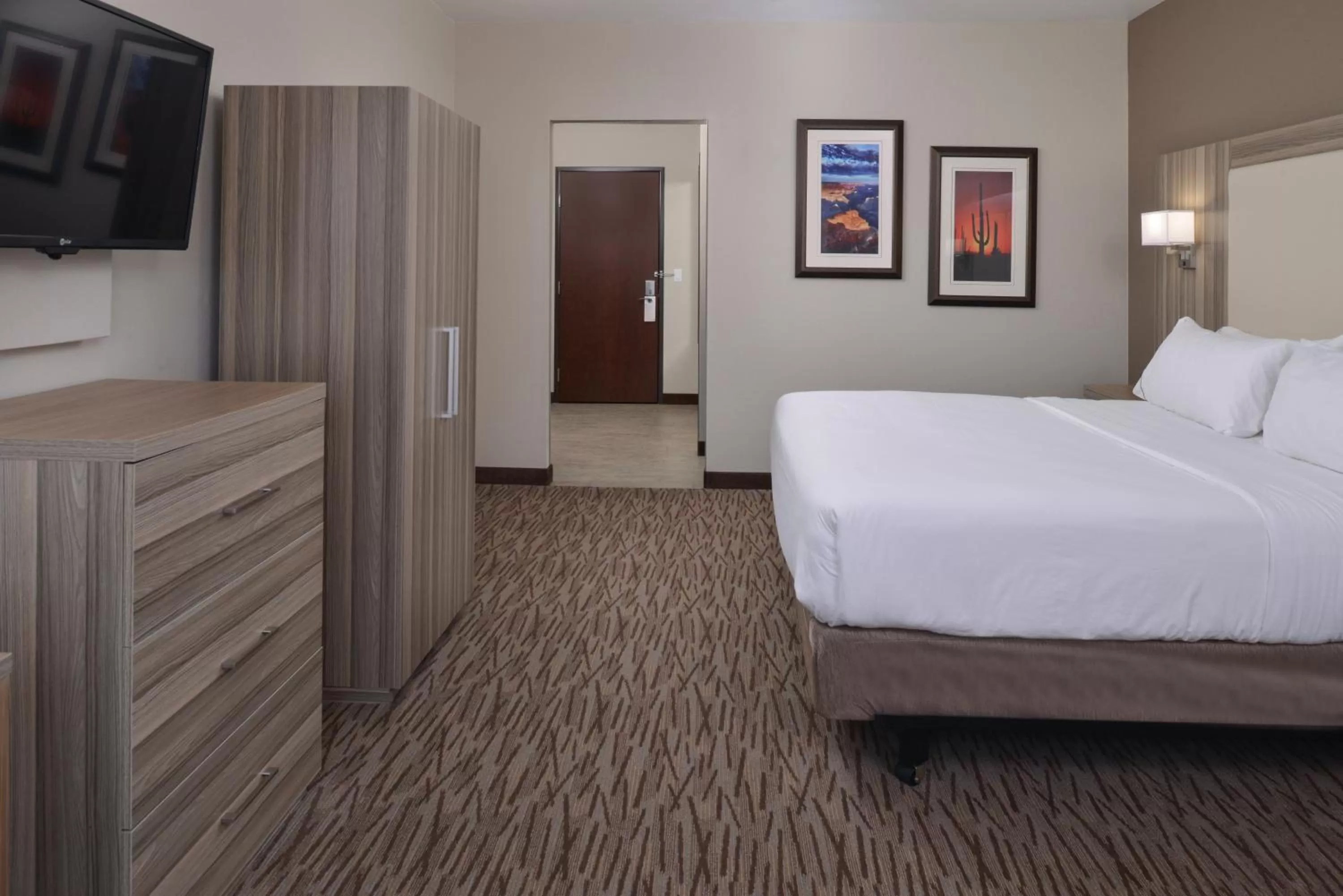 Photo of the whole room, Bed in Holiday Inn Express & Suites Williams by IHG