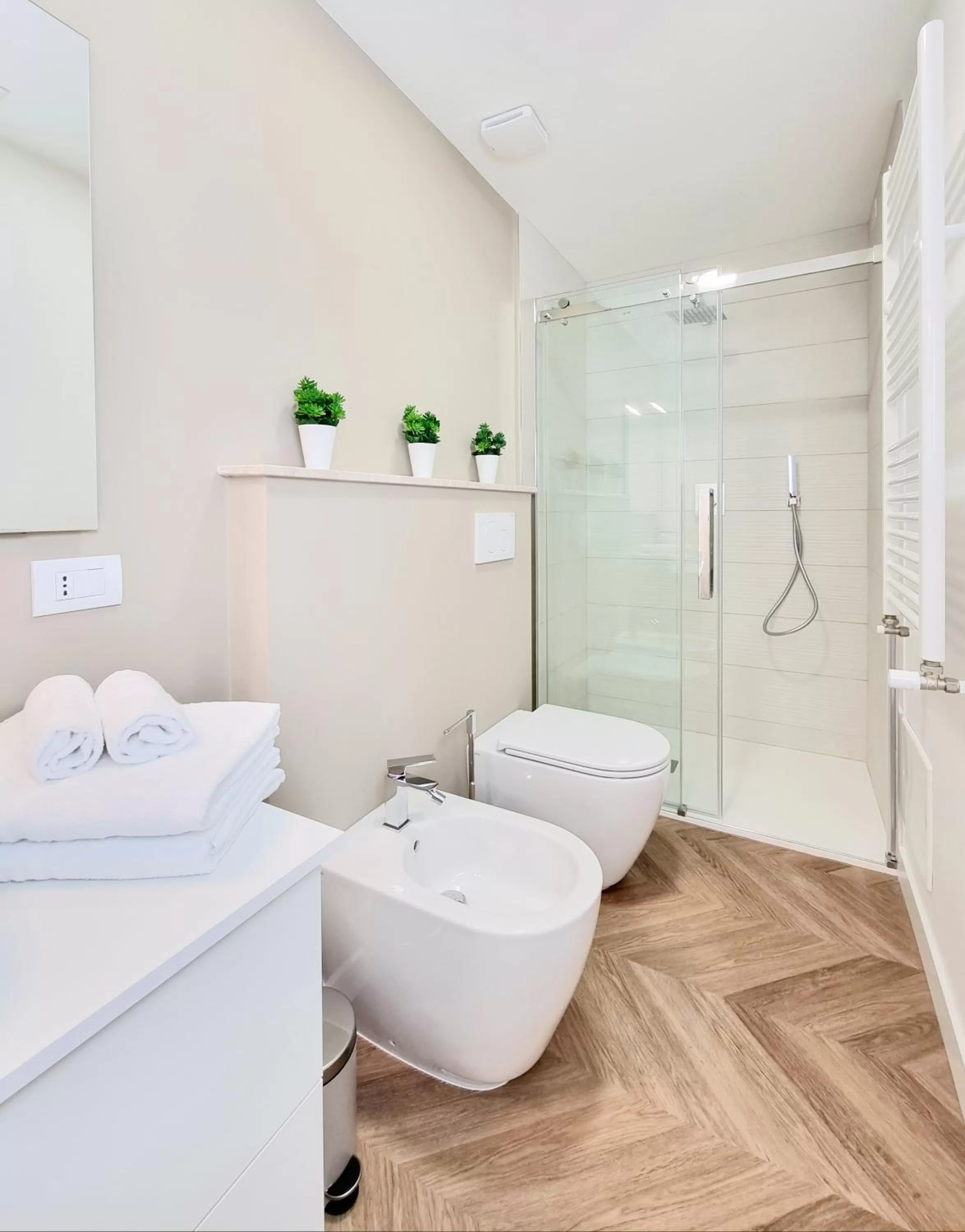 Shower, Bathroom in Glamour Suite Cagliari