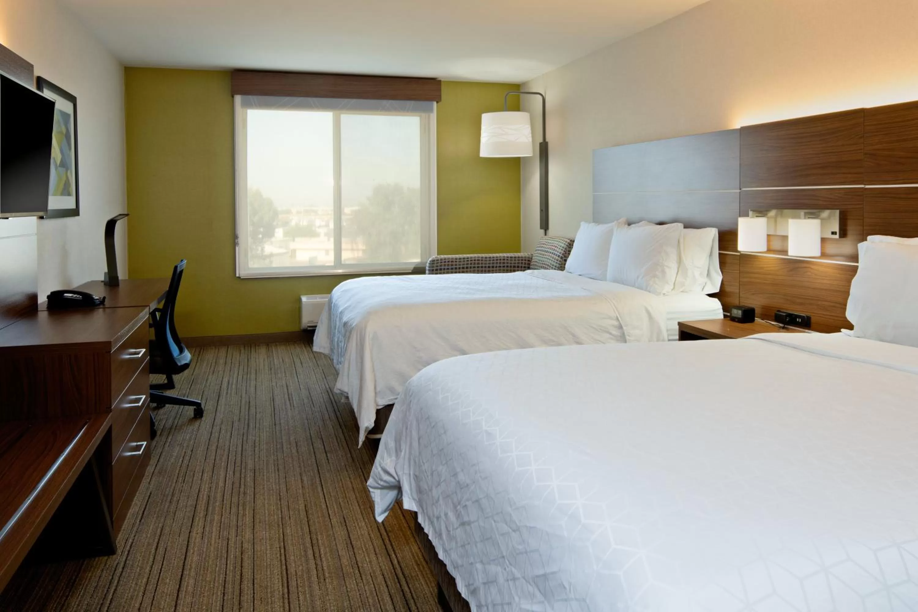 Photo of the whole room, Bed in Holiday Inn Express Fresno South by IHG