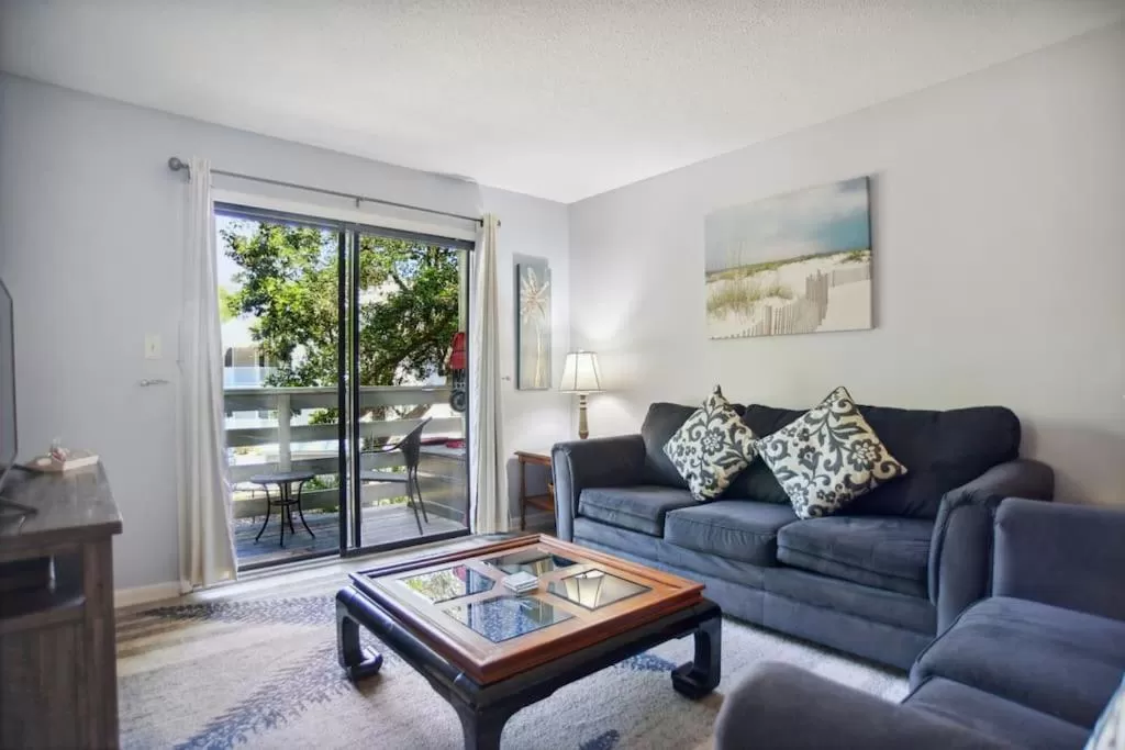 5 stars Peaceful Condo - 7 min walk to the beach