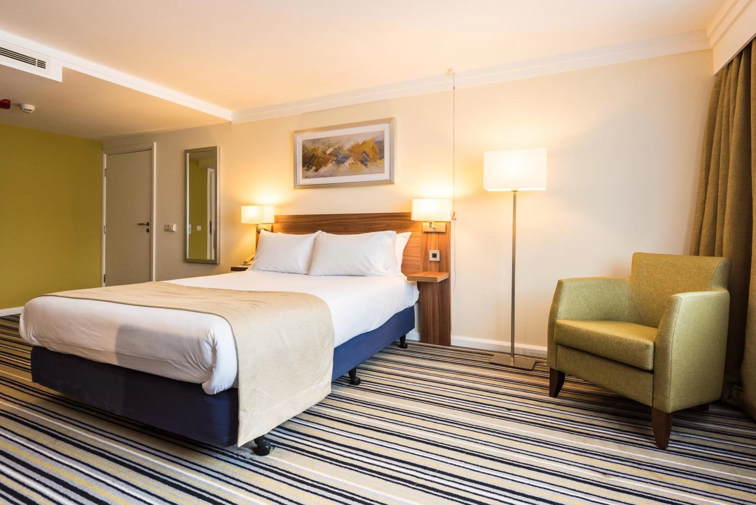 Photo of the whole room, Bed in Holiday Inn Chester South by IHG