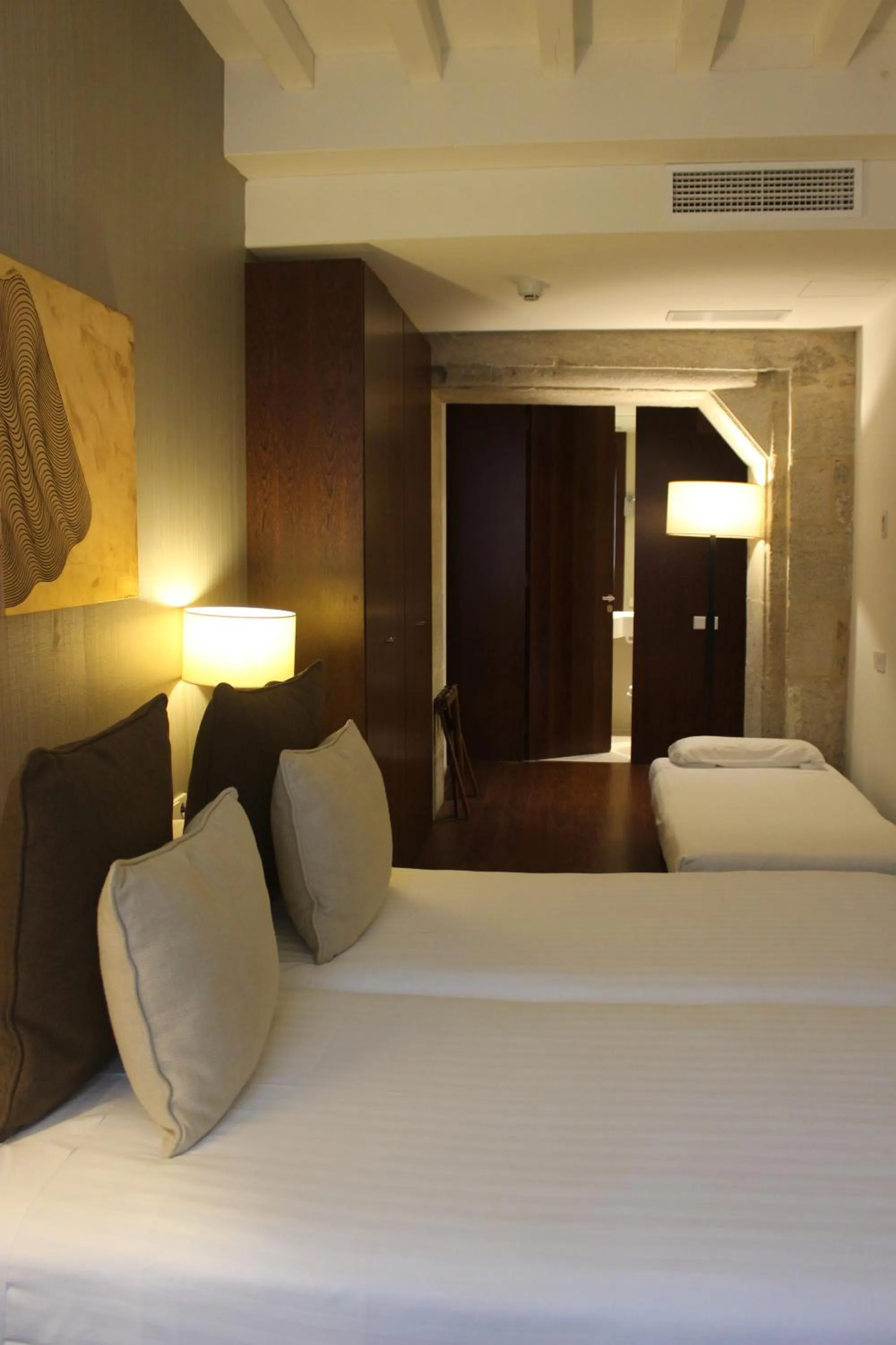 Photo of the whole room, Bed in Carris Casa de la Troya