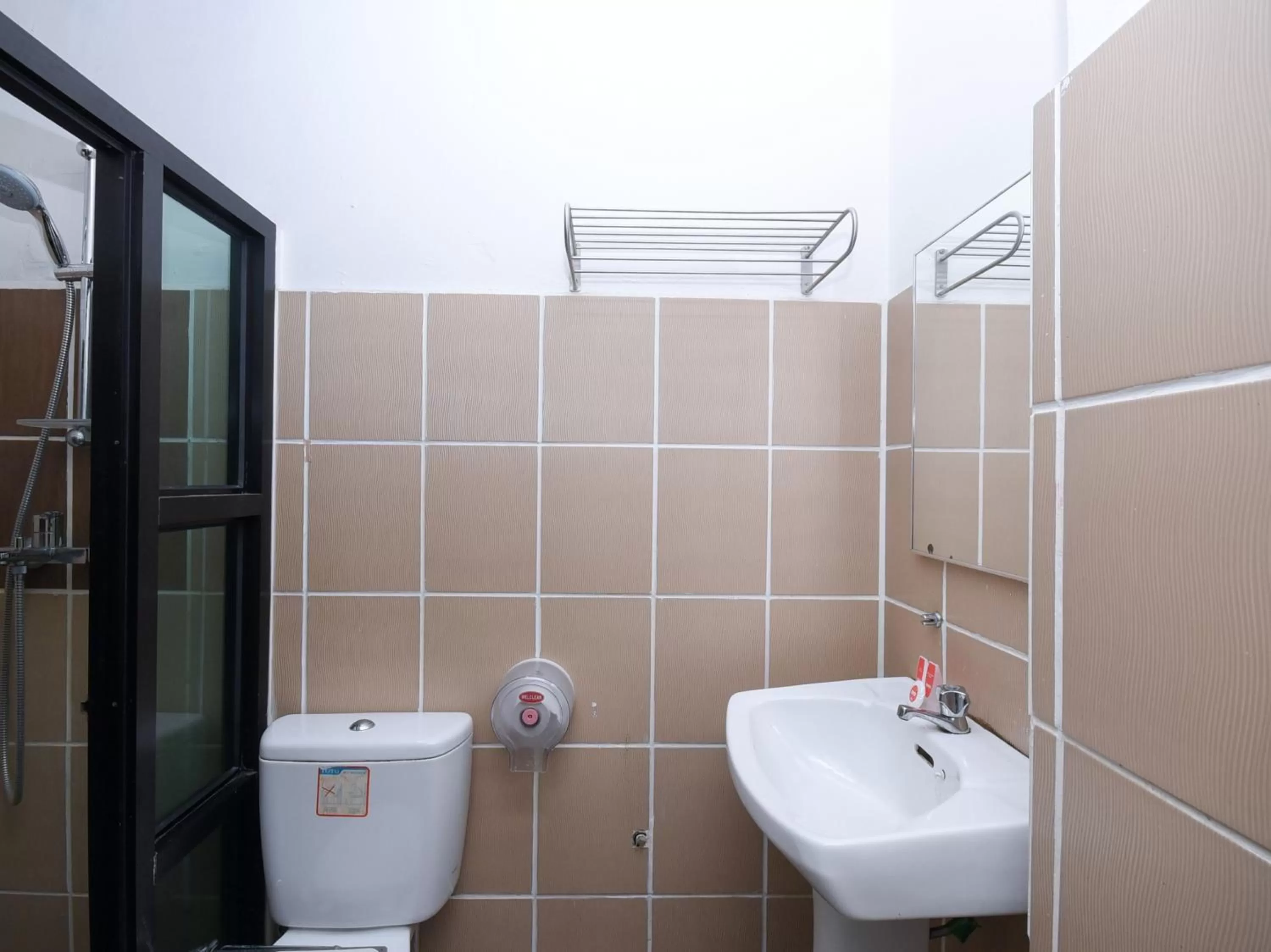 Bathroom in Super OYO 89604 City Home Stay