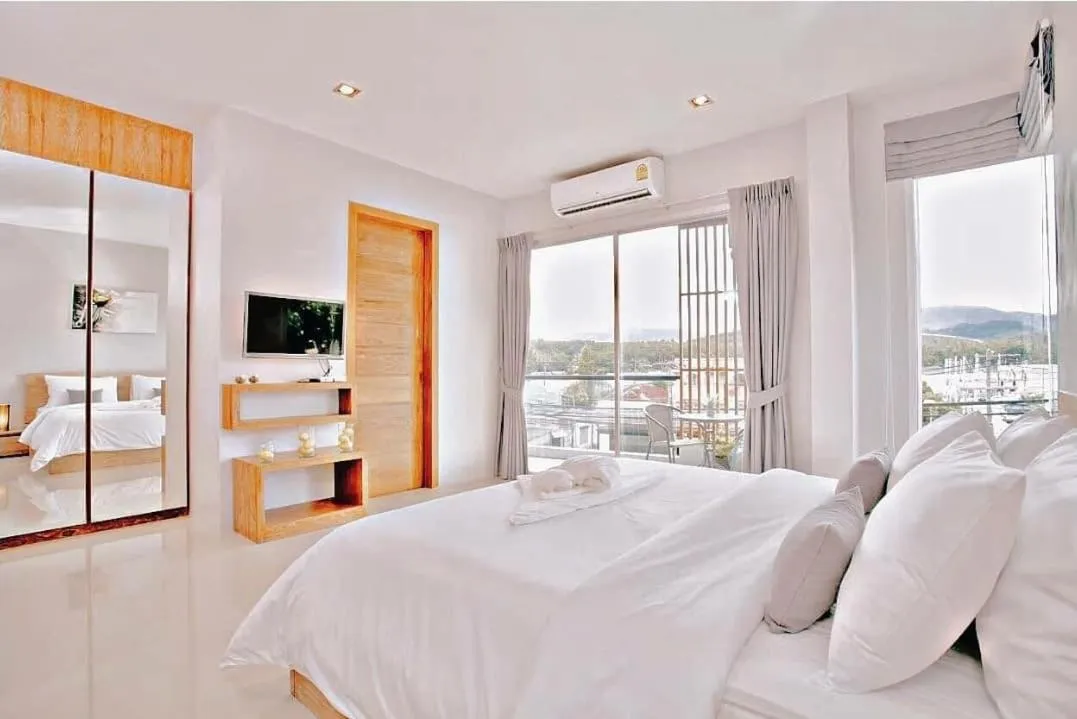 Bed in Lemonade Phuket Hotel -SHA Plus