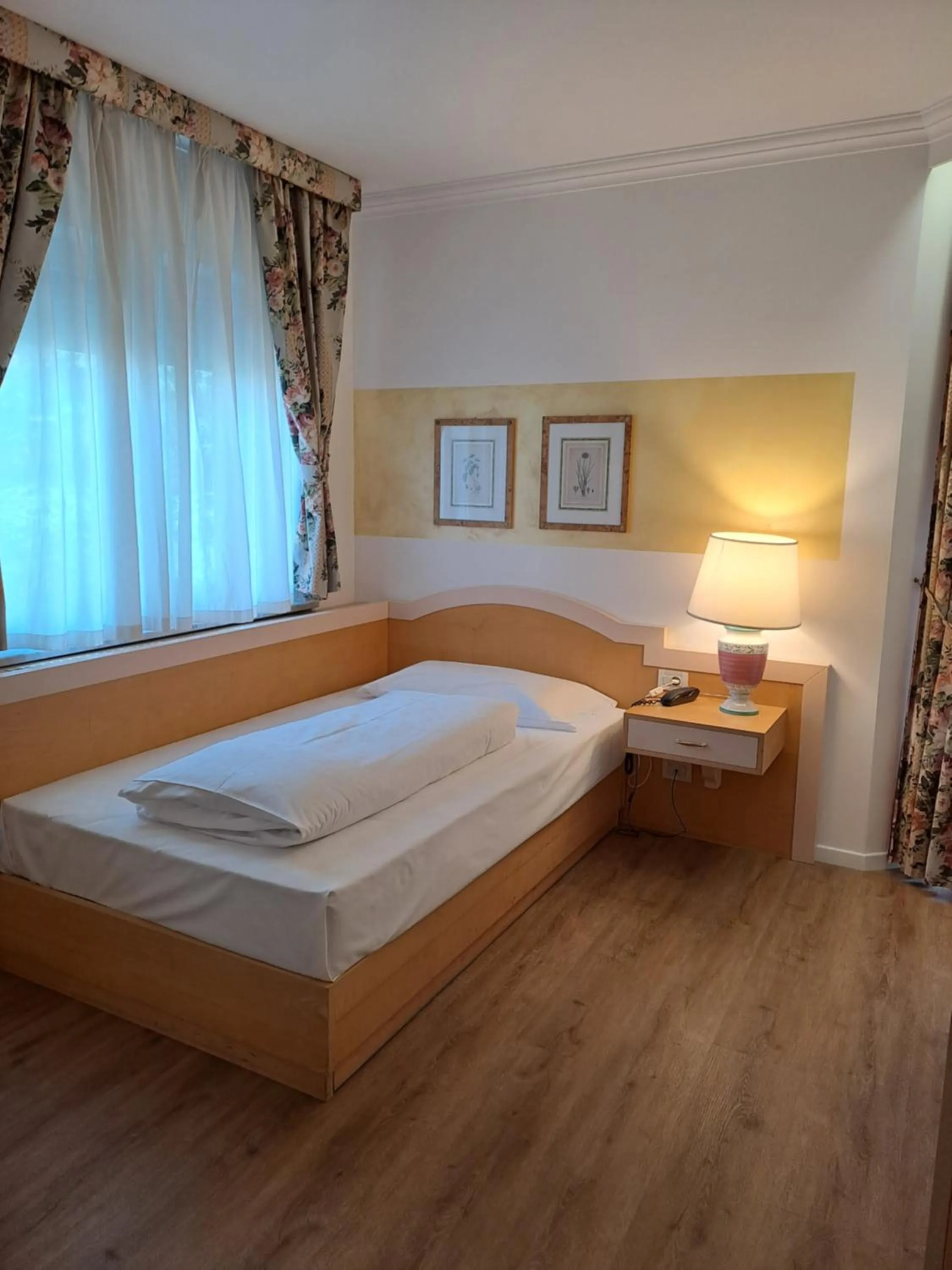 Bedroom, Bed in Business Resort Parkhotel Werth