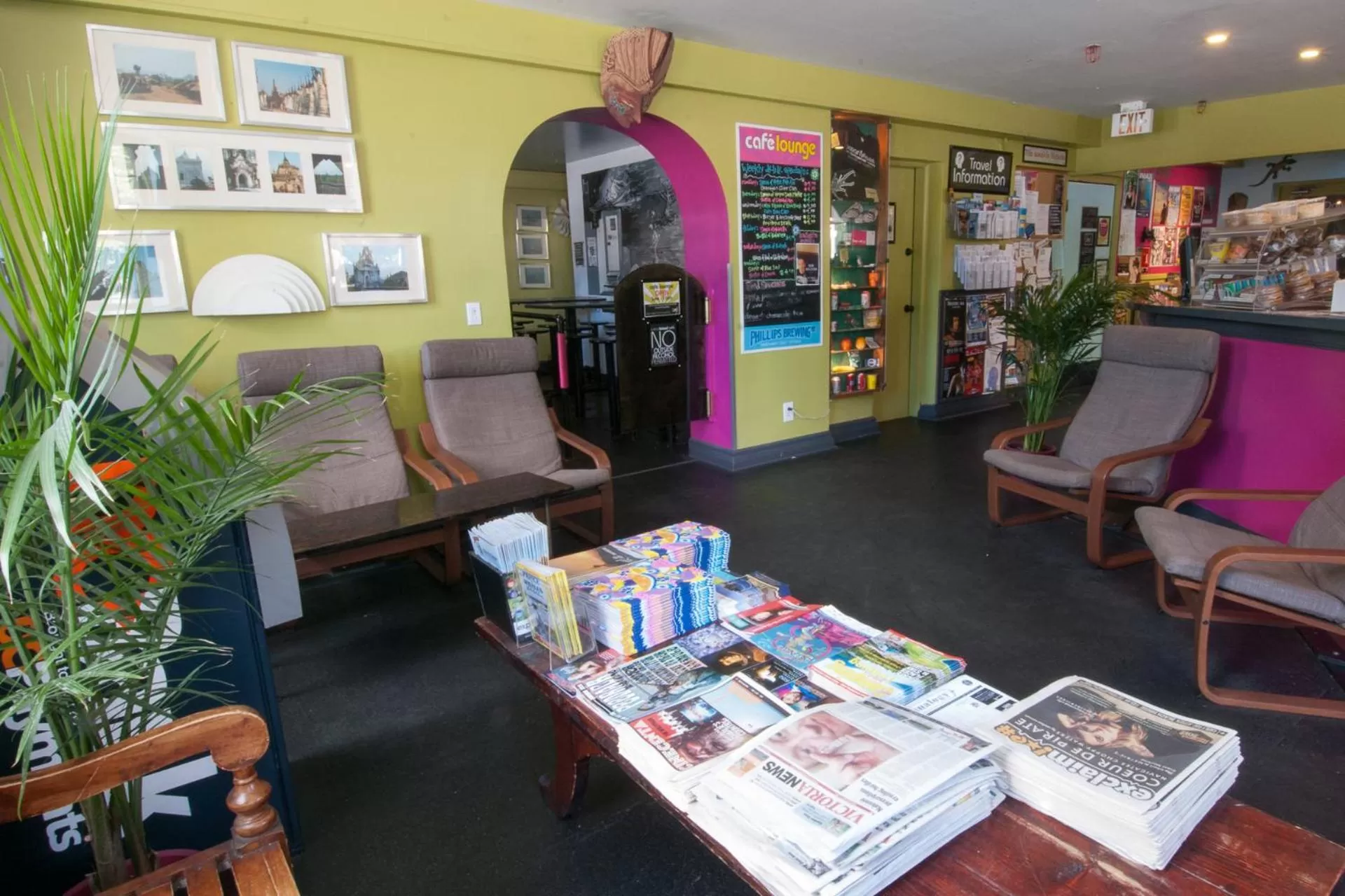 Lobby or reception in Ocean Island Inn | Backpackers | Suites