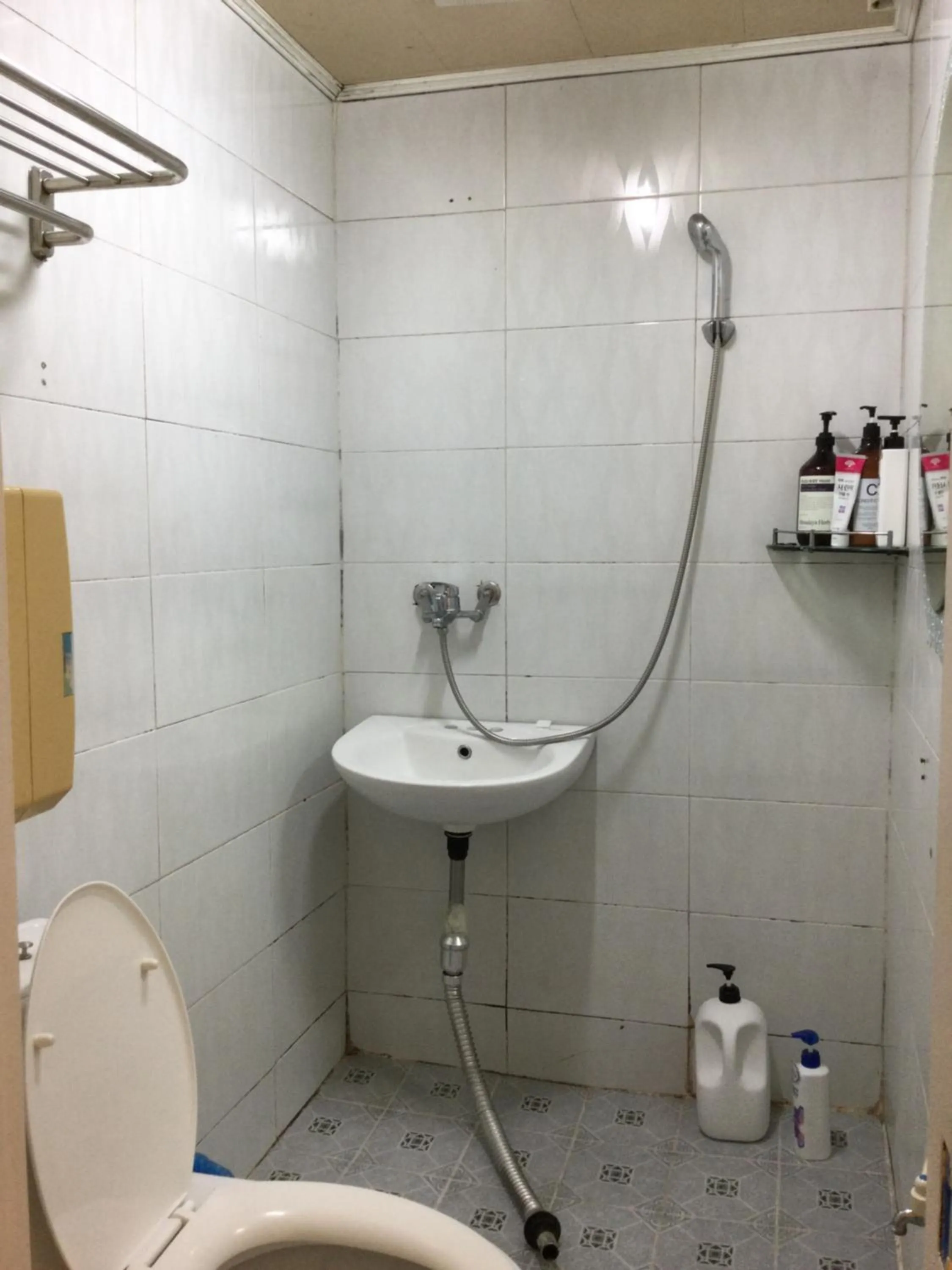 Bathroom in Hostel Metro