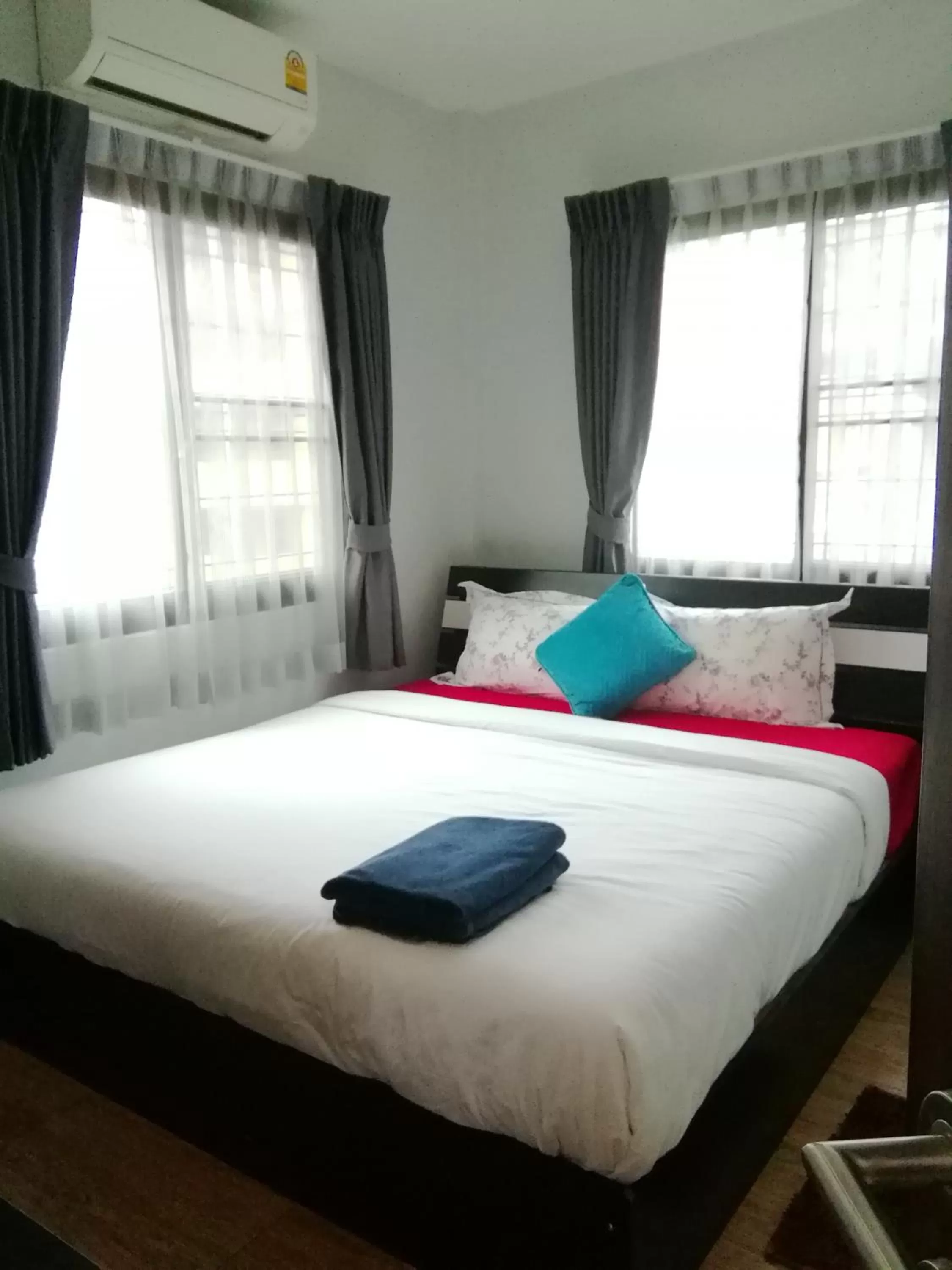 Bed in The Cube Sathorn Boutique Hotel เดอะ คิวบ์ สาทร บูติค โฮเทล Near BTS Surasak