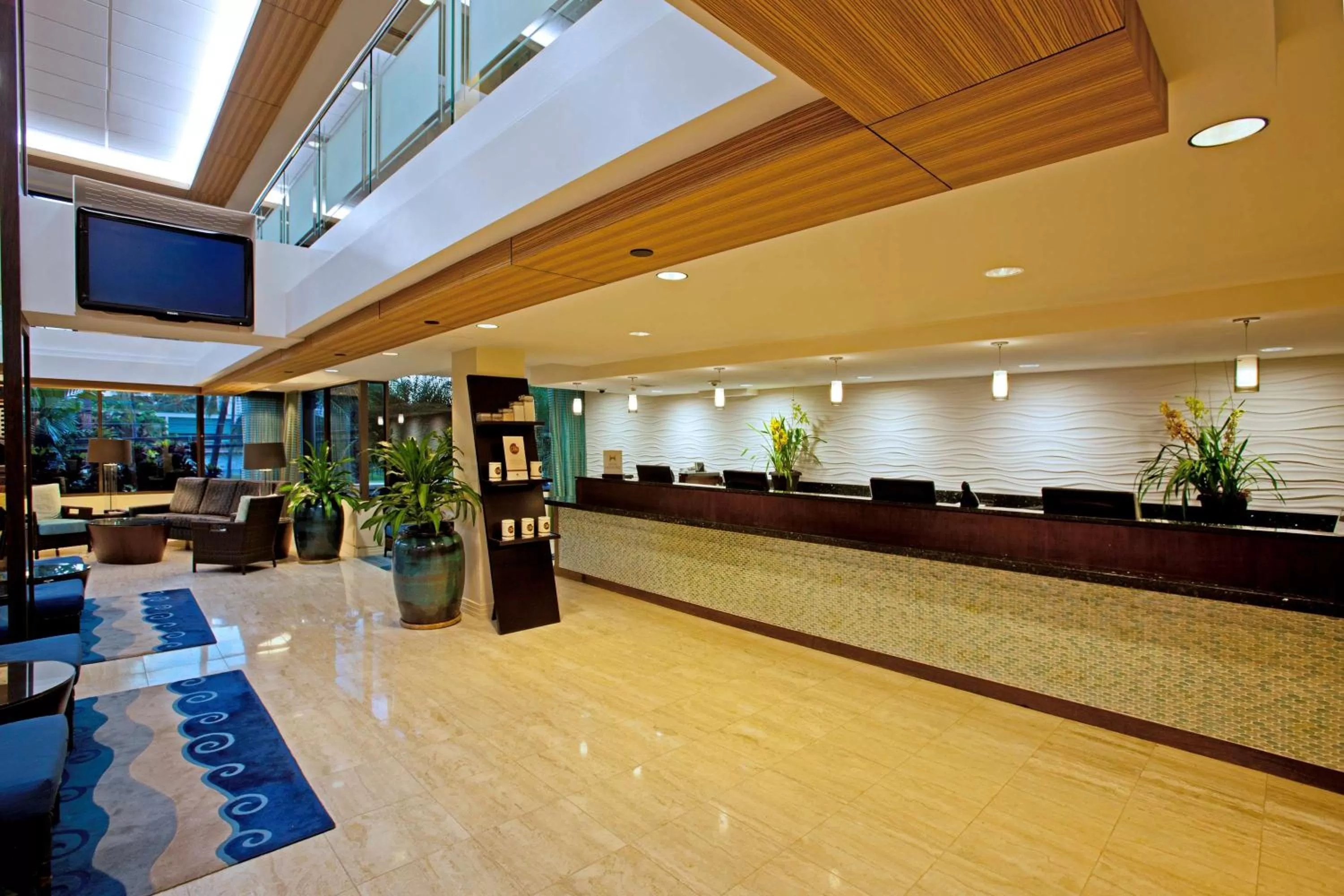 Lobby or reception in DoubleTree by Hilton Alana - Waikiki Beach