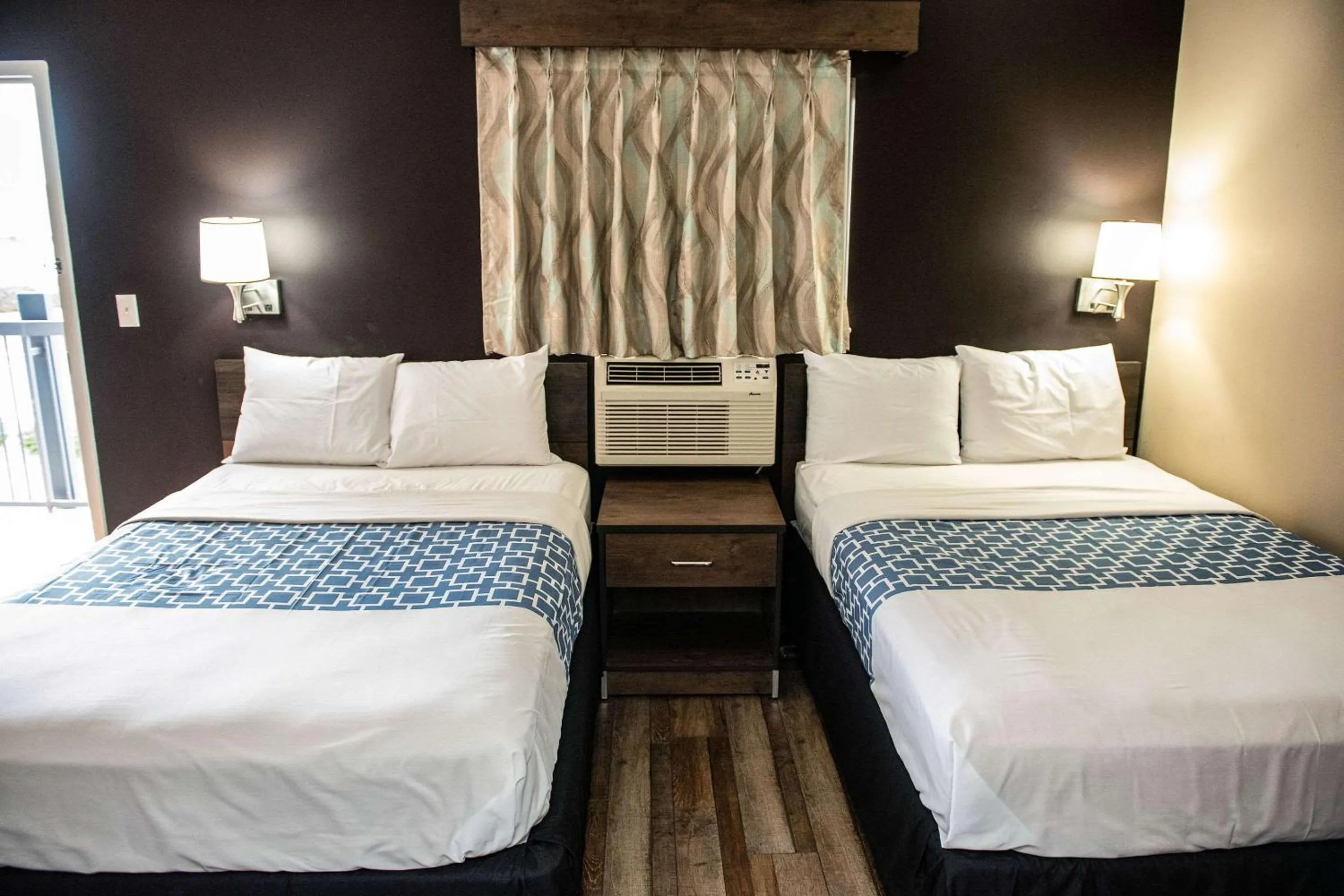 Photo of the whole room, Bed in Suburban Studios Charlotte-Ballantyne