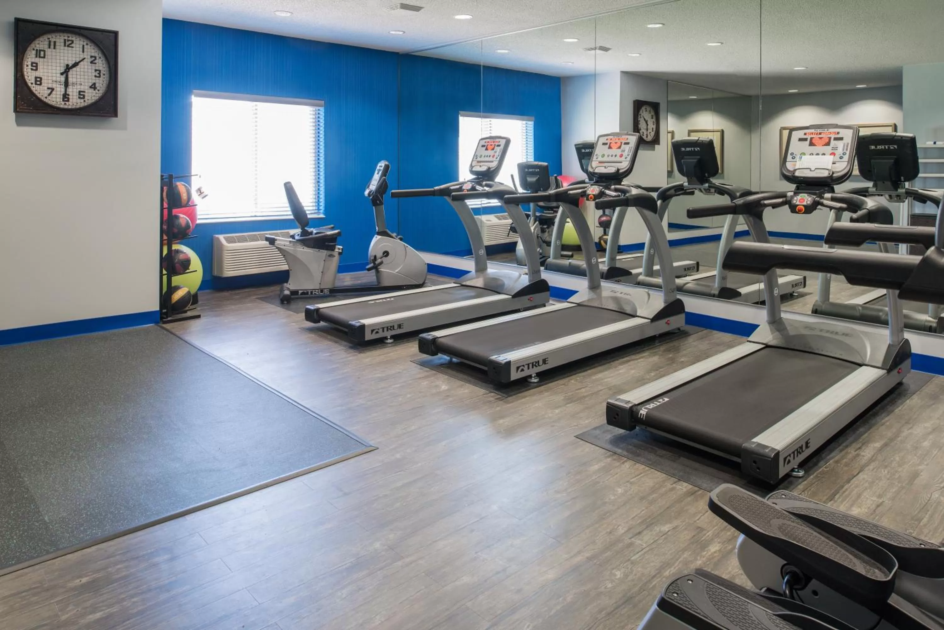 Fitness centre/facilities in Holiday Inn Express Hotel & Suites Burlington by IHG