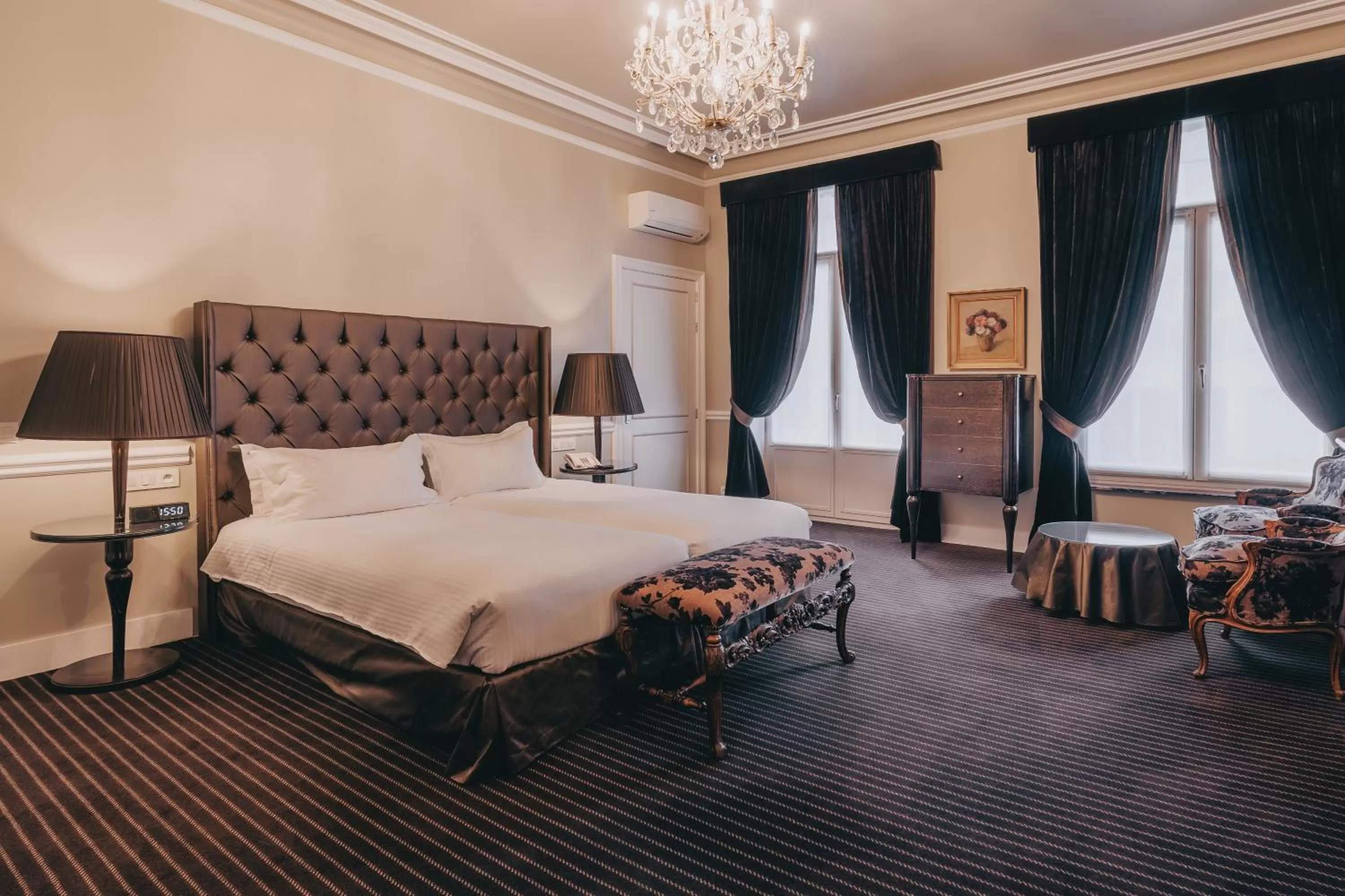 Bed in Hotel Manos Premier