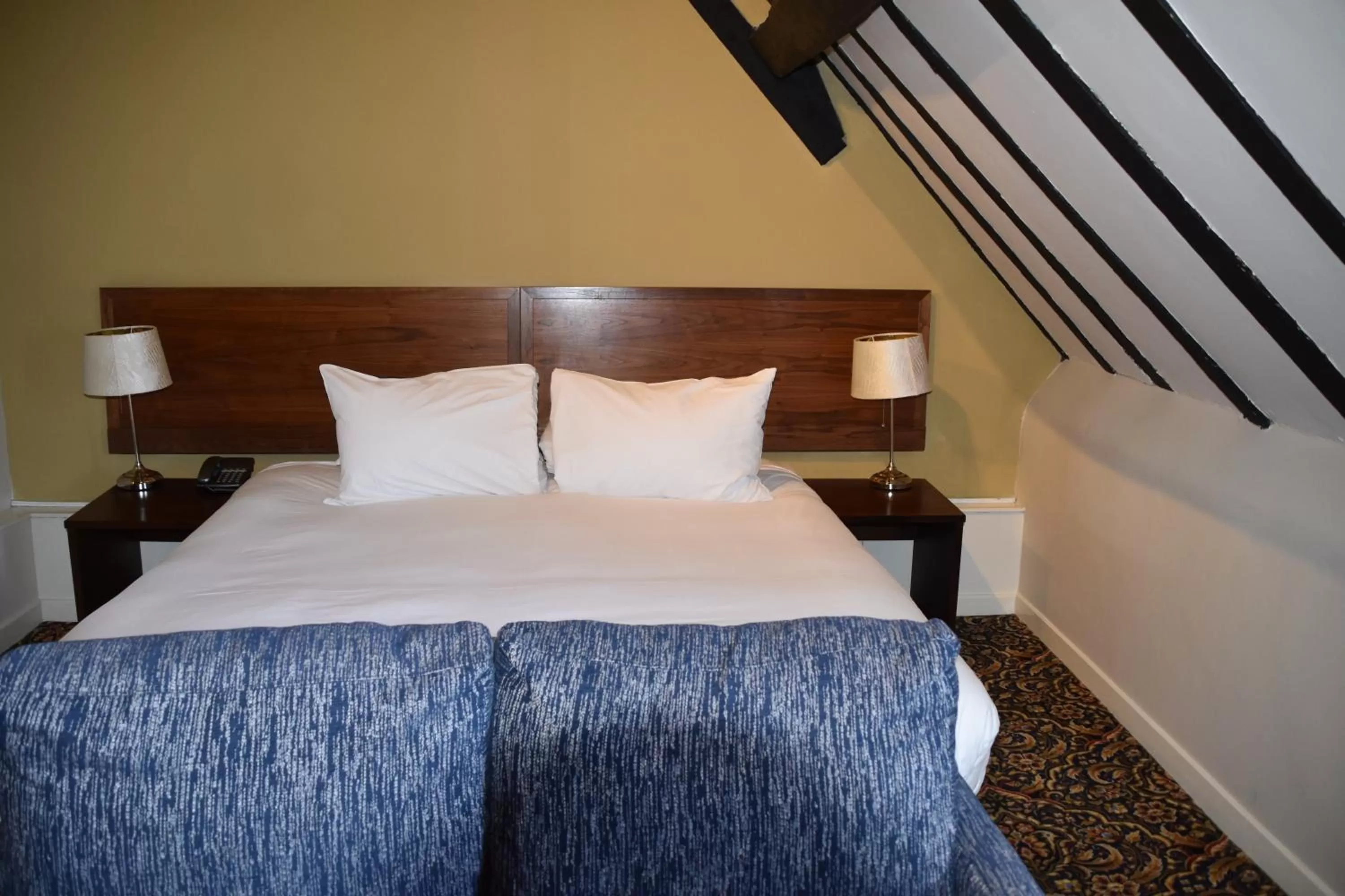 Bedroom, Bed in George Hotel Wetherspoon