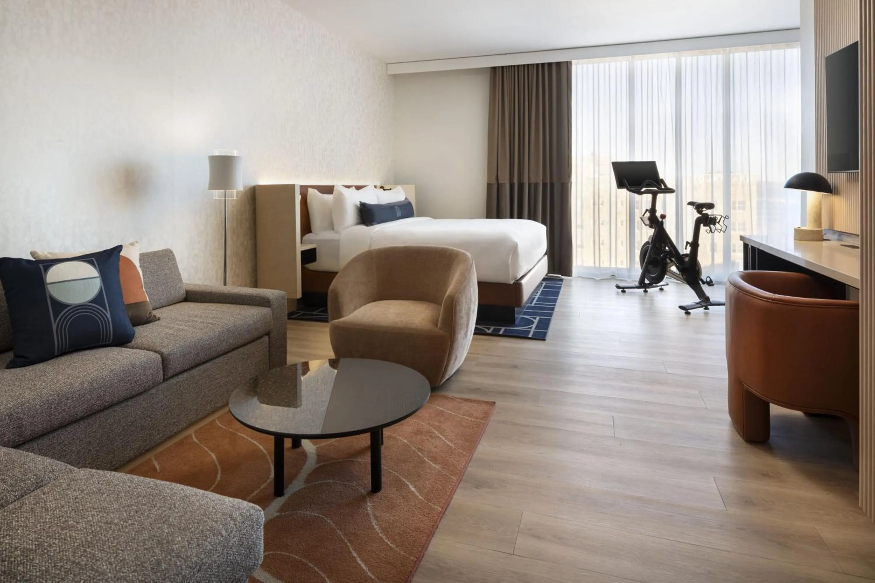 Photo of the whole room, Bed in Cascade Hotel, Kansas City, a Tribute Portfolio Hotel