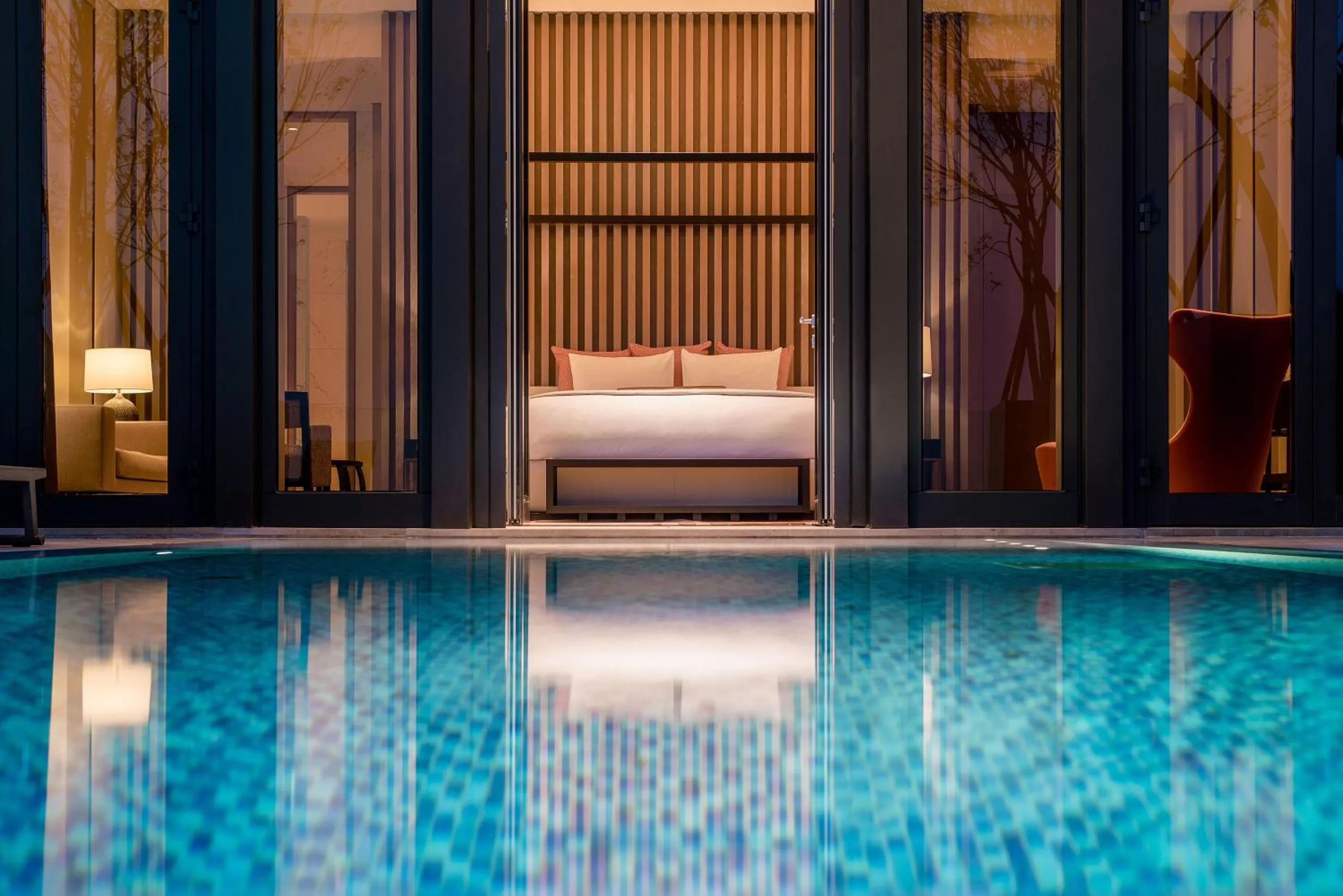 Photo of the whole room in Paradise City