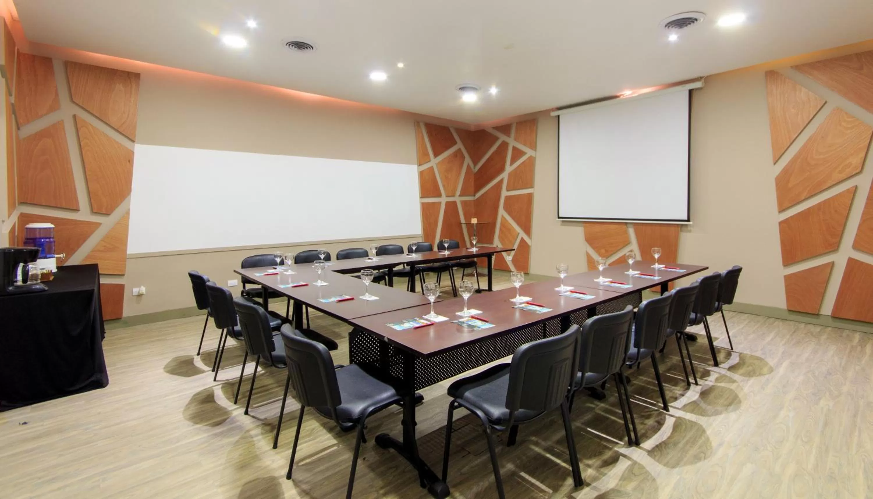 Business facilities in Hotel Factory Green Bogotá Occidente Calle 80